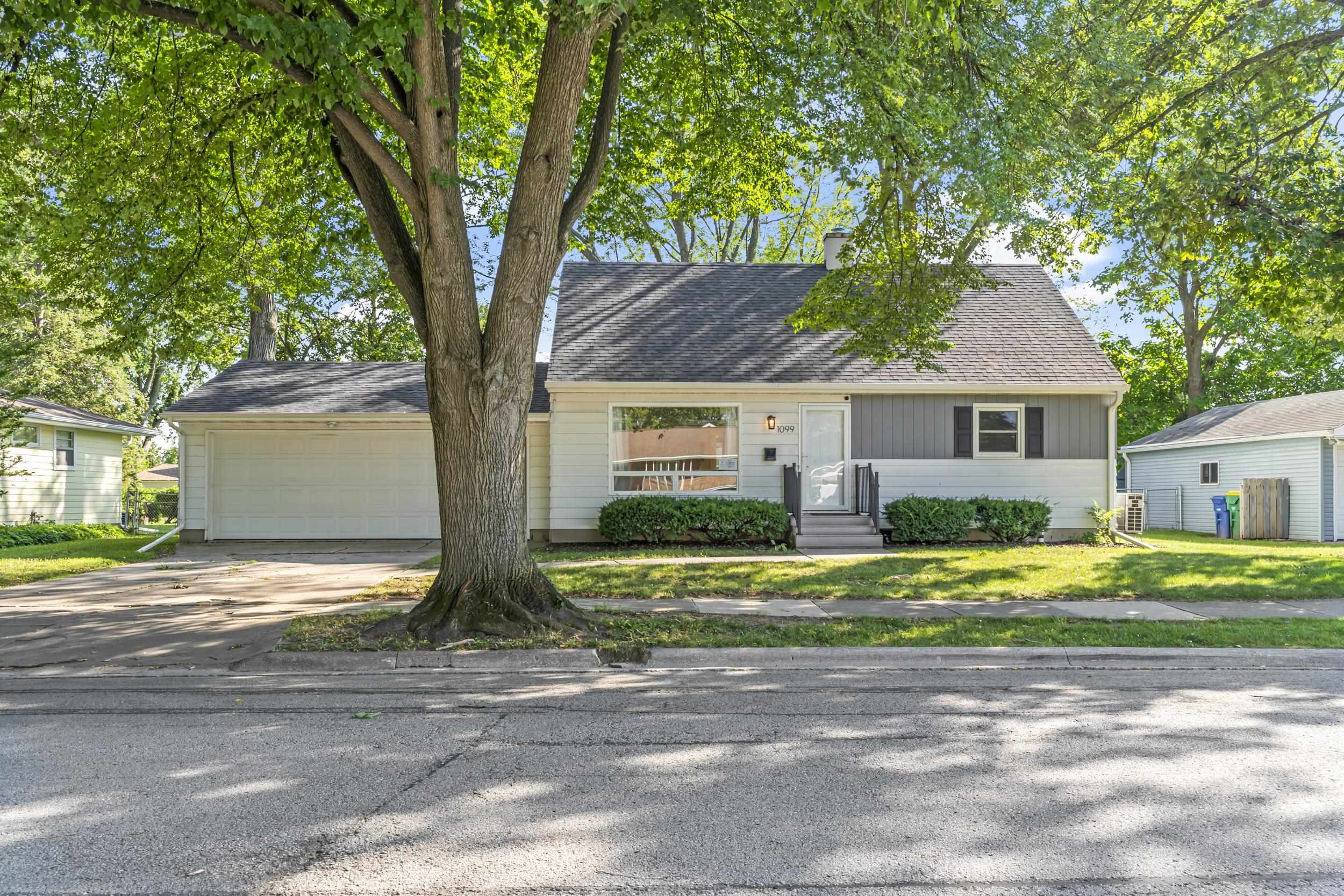 1099 Kenwood St, Green Bay, WI 54304