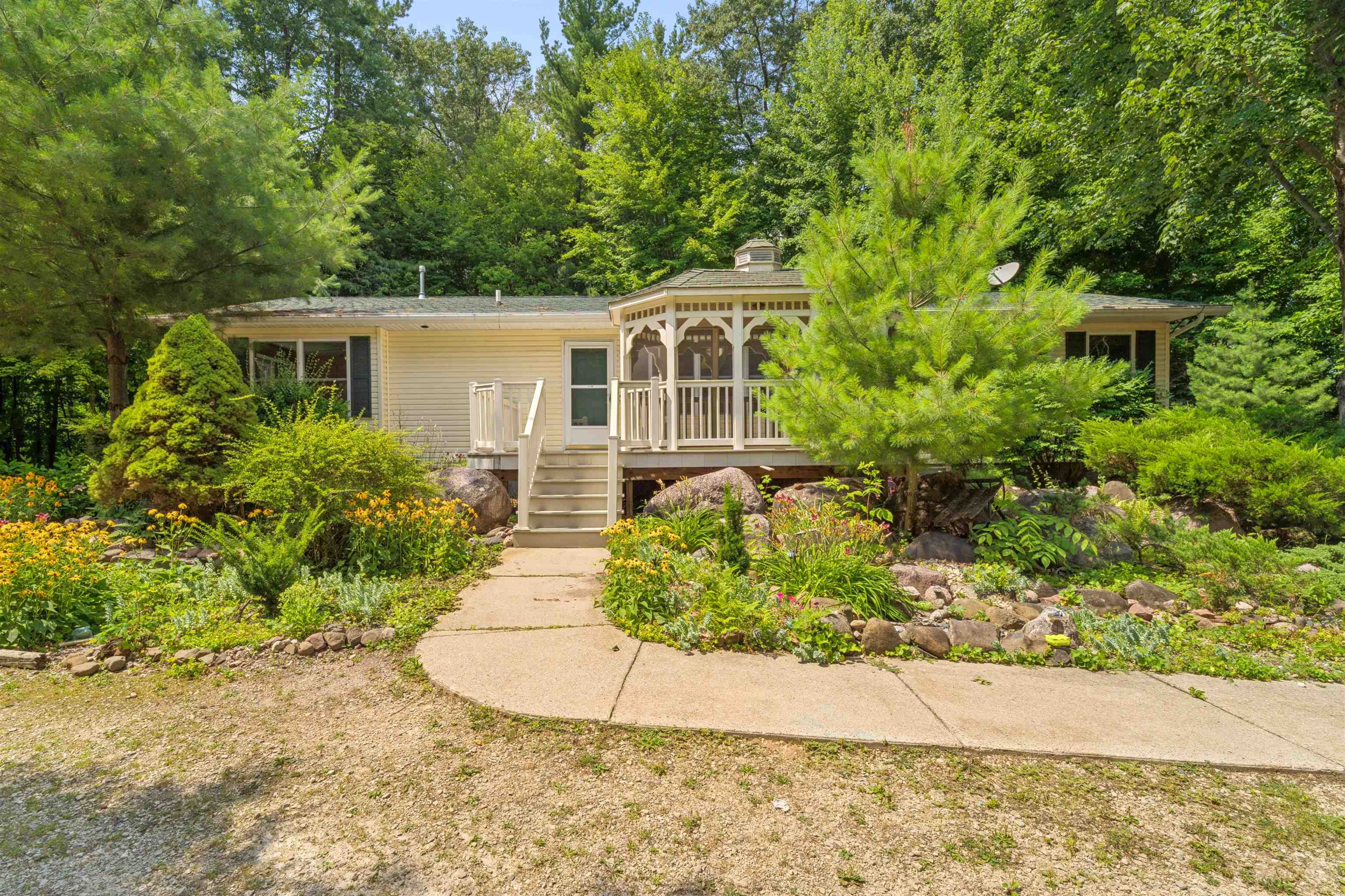 9472 Hopi Ln, Fremont, WI 54940
