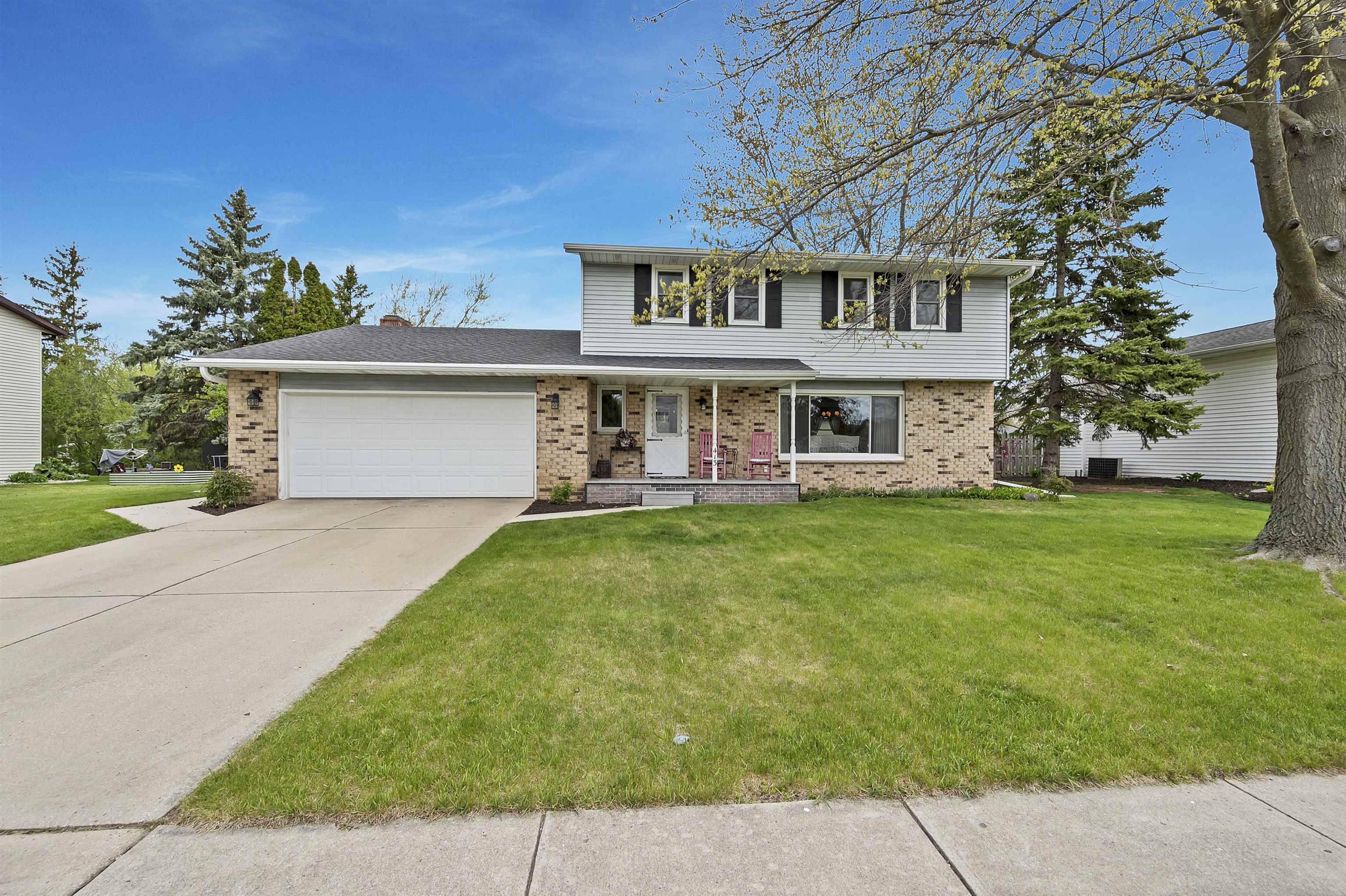 413 S Good Hope Rd, De Pere, WI 54115