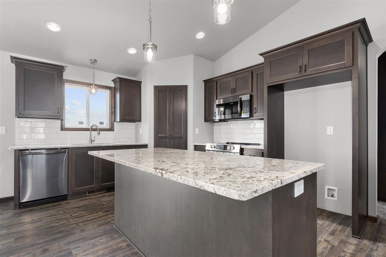 8366 Marlo Ave, Neenah, WI 54956