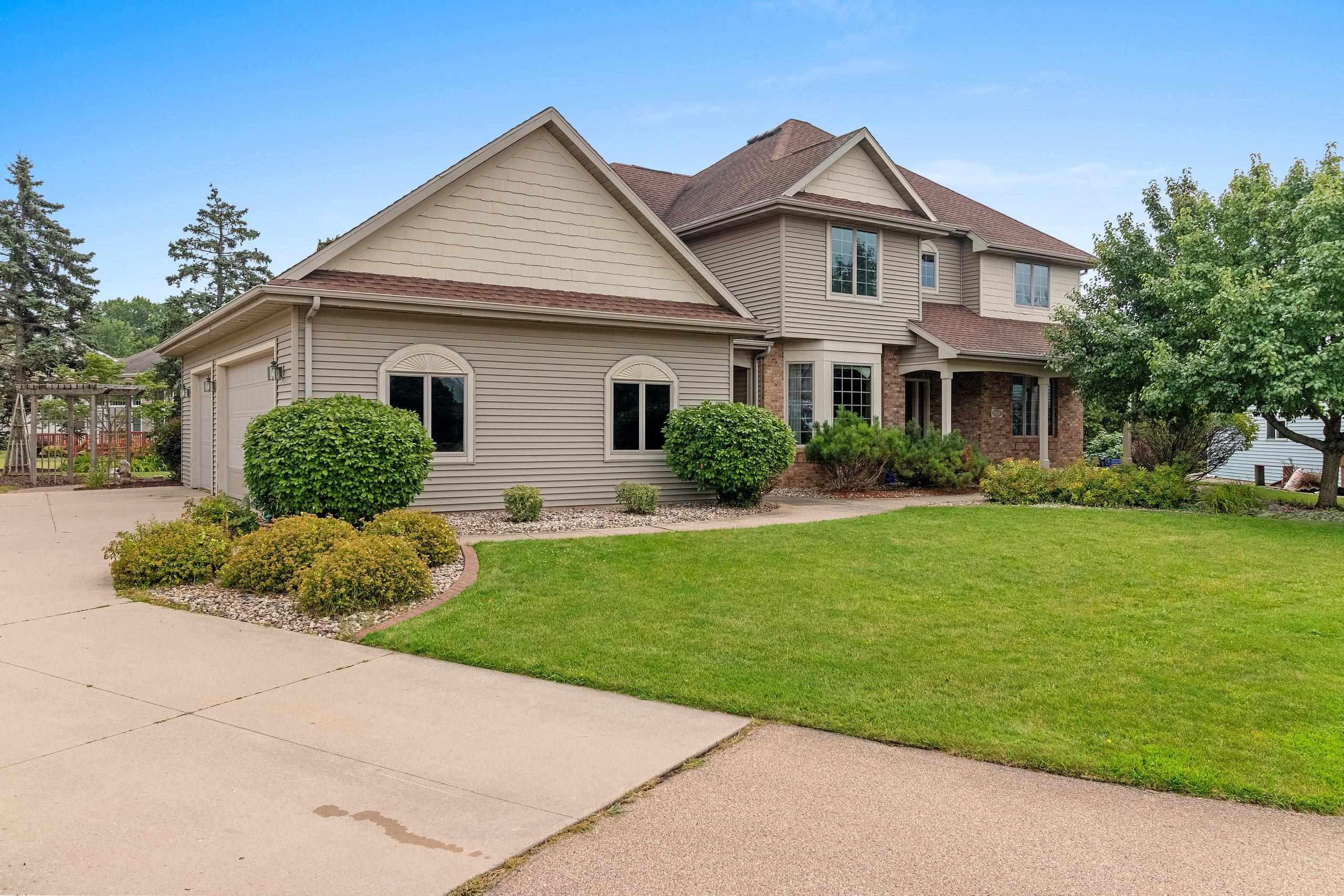 2159 Moonlight Ct, Menasha, WI 54952