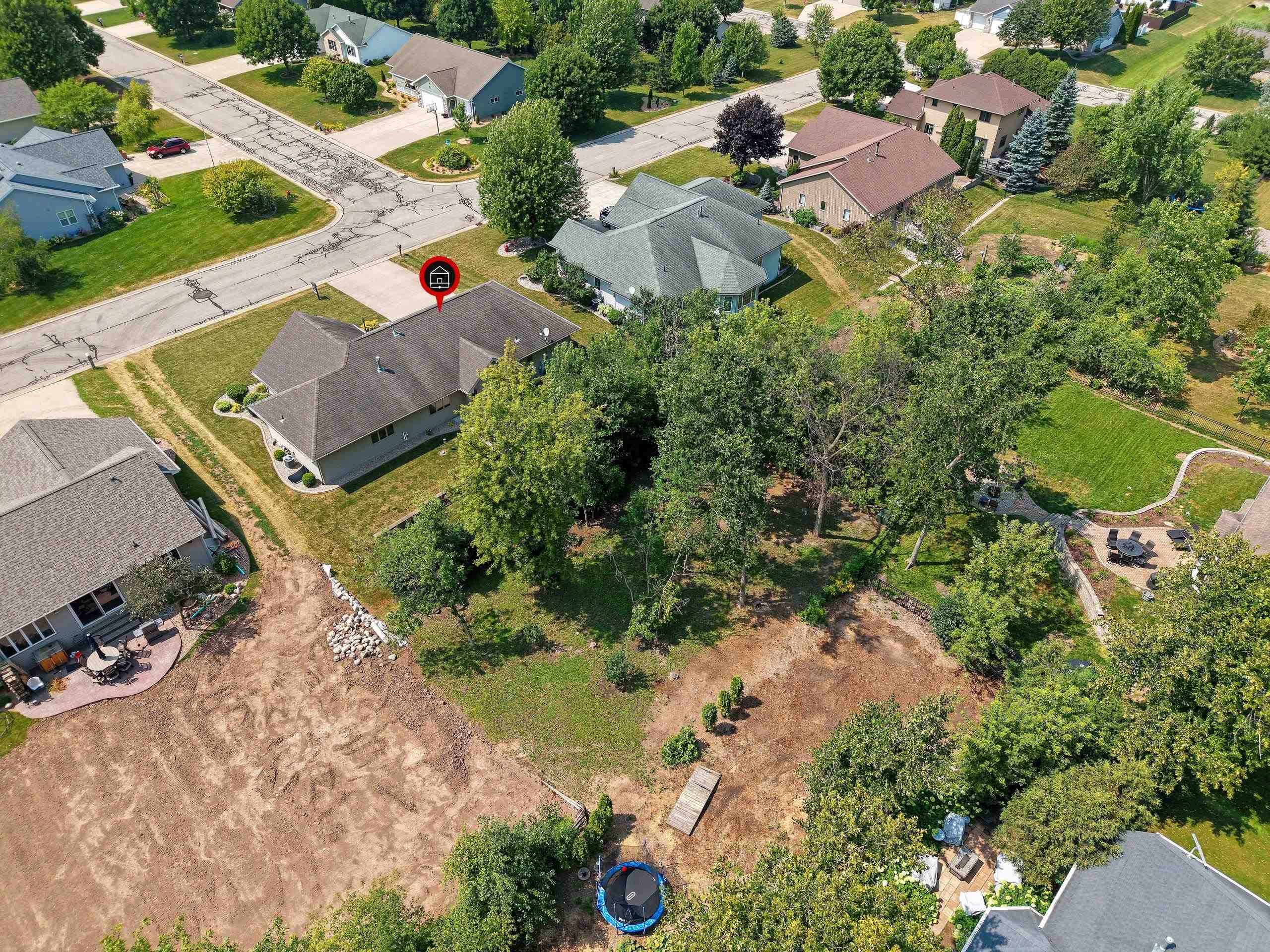 N9432 Logan Ln, Appleton, WI 54915
