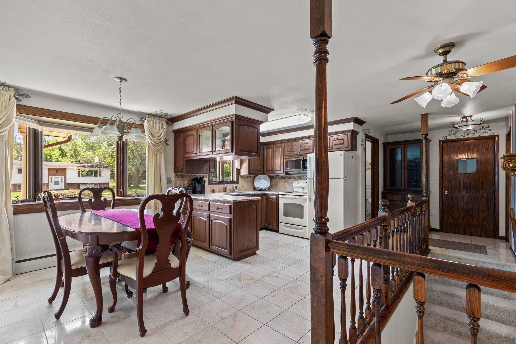 630 W Capitol Dr, Appleton, WI 54911