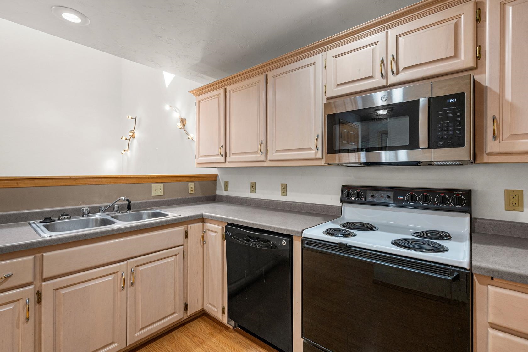 2563 Telluride Trl #L, Green Bay, WI 54313-3915