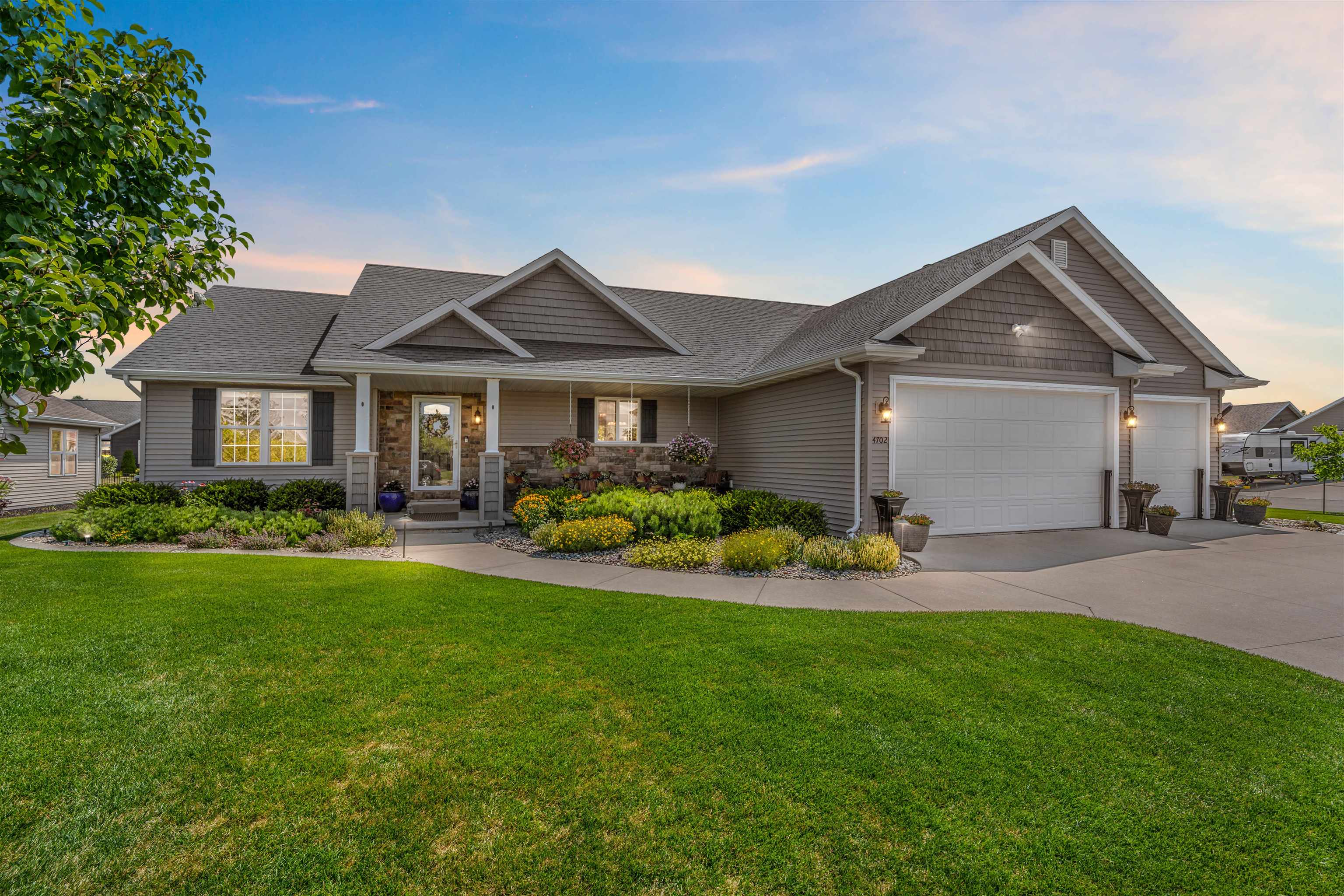 4702 N Wren Dr, Appleton, WI 54913