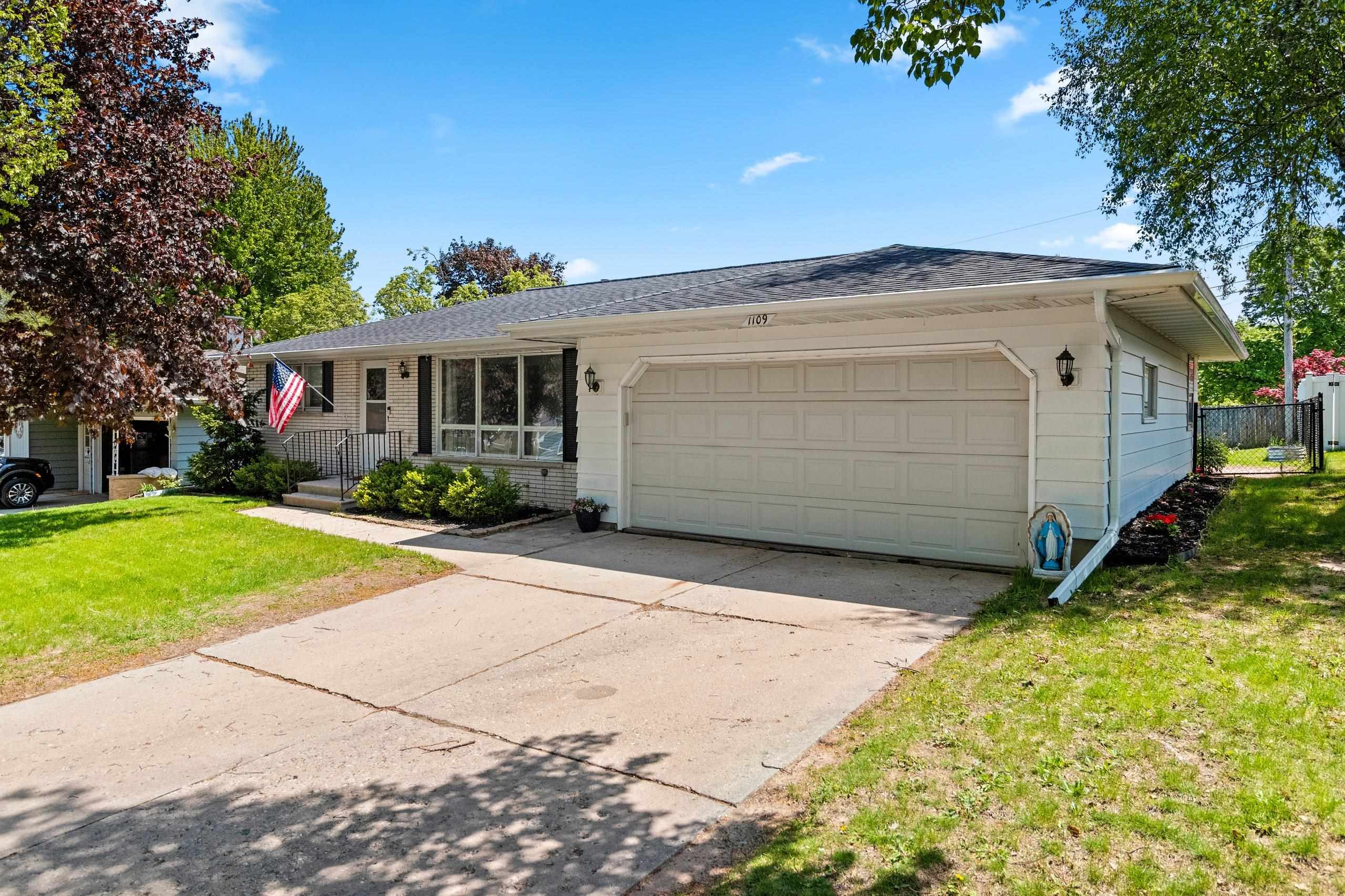 1109 Cameron St, Green Bay, WI 54304