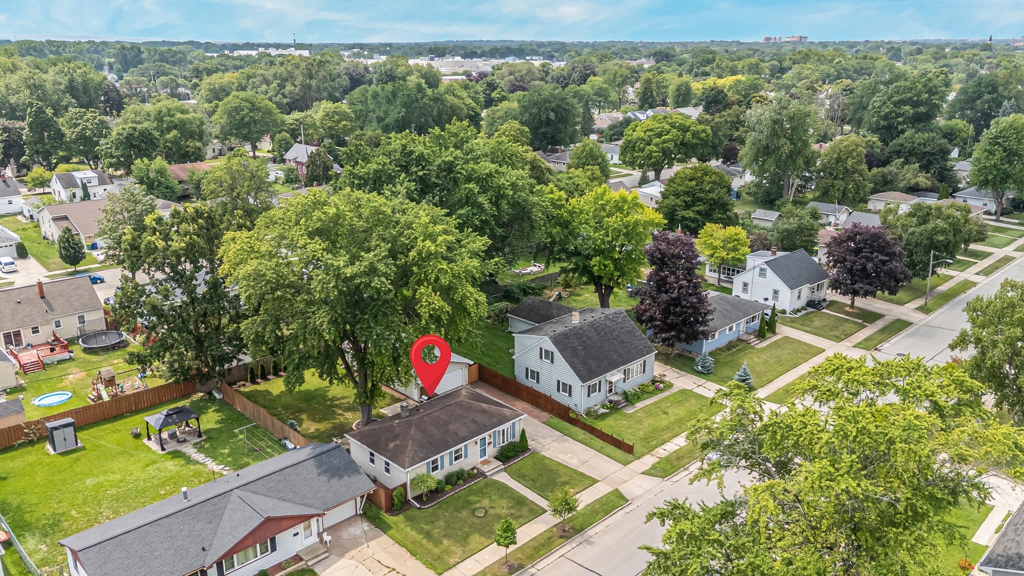 1942 Harold St, Green Bay, WI 54302