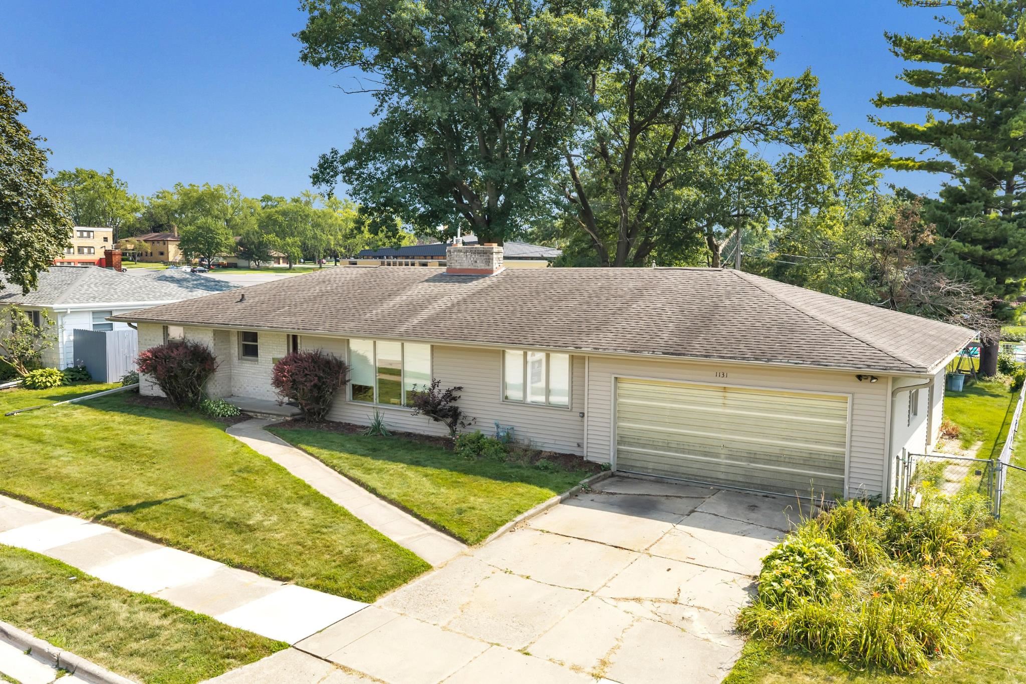 1131 St Agnes Dr, Green Bay, WI 54304