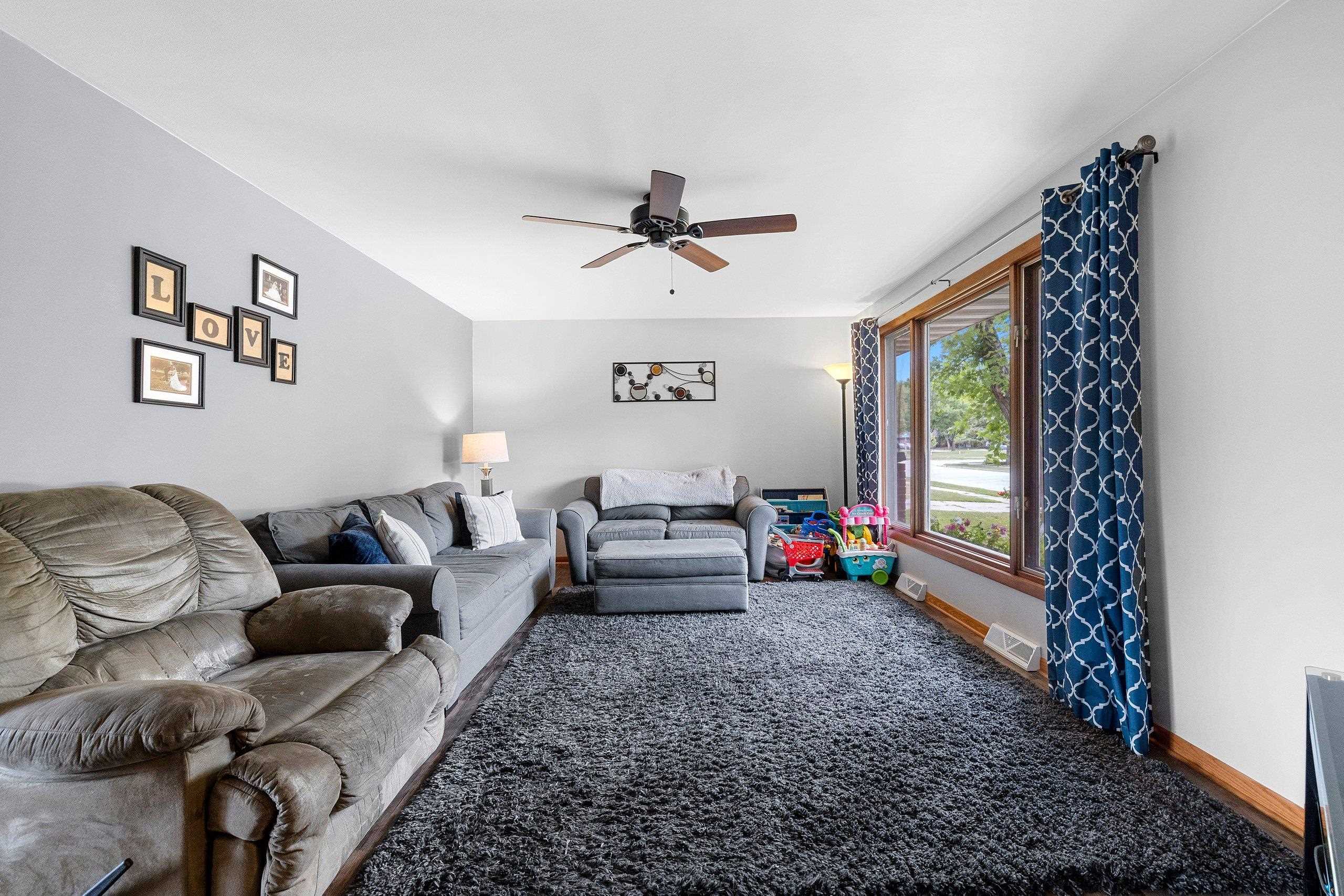 742 Westwood Dr, De Pere, WI 54115