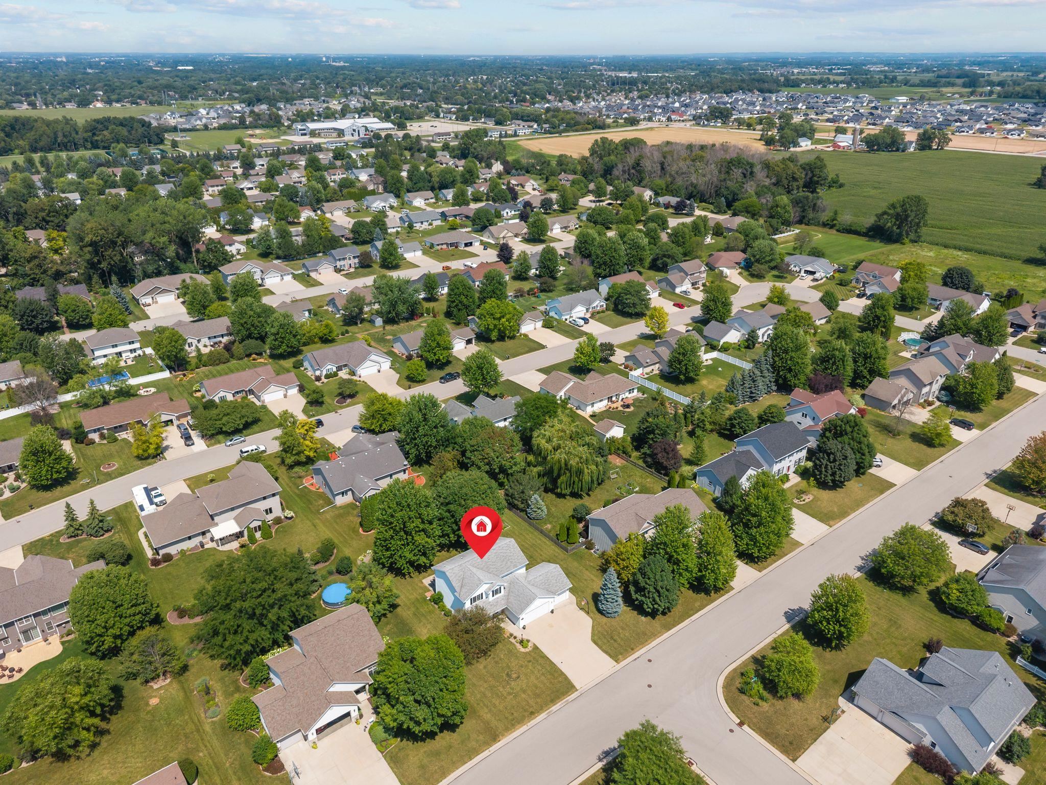 W5876 Blue Bonnet Dr, Appleton, WI 54915