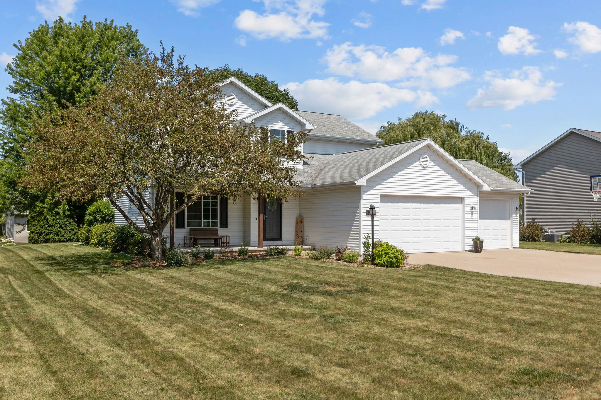 W5876 Blue Bonnet Dr, Appleton, WI 54915