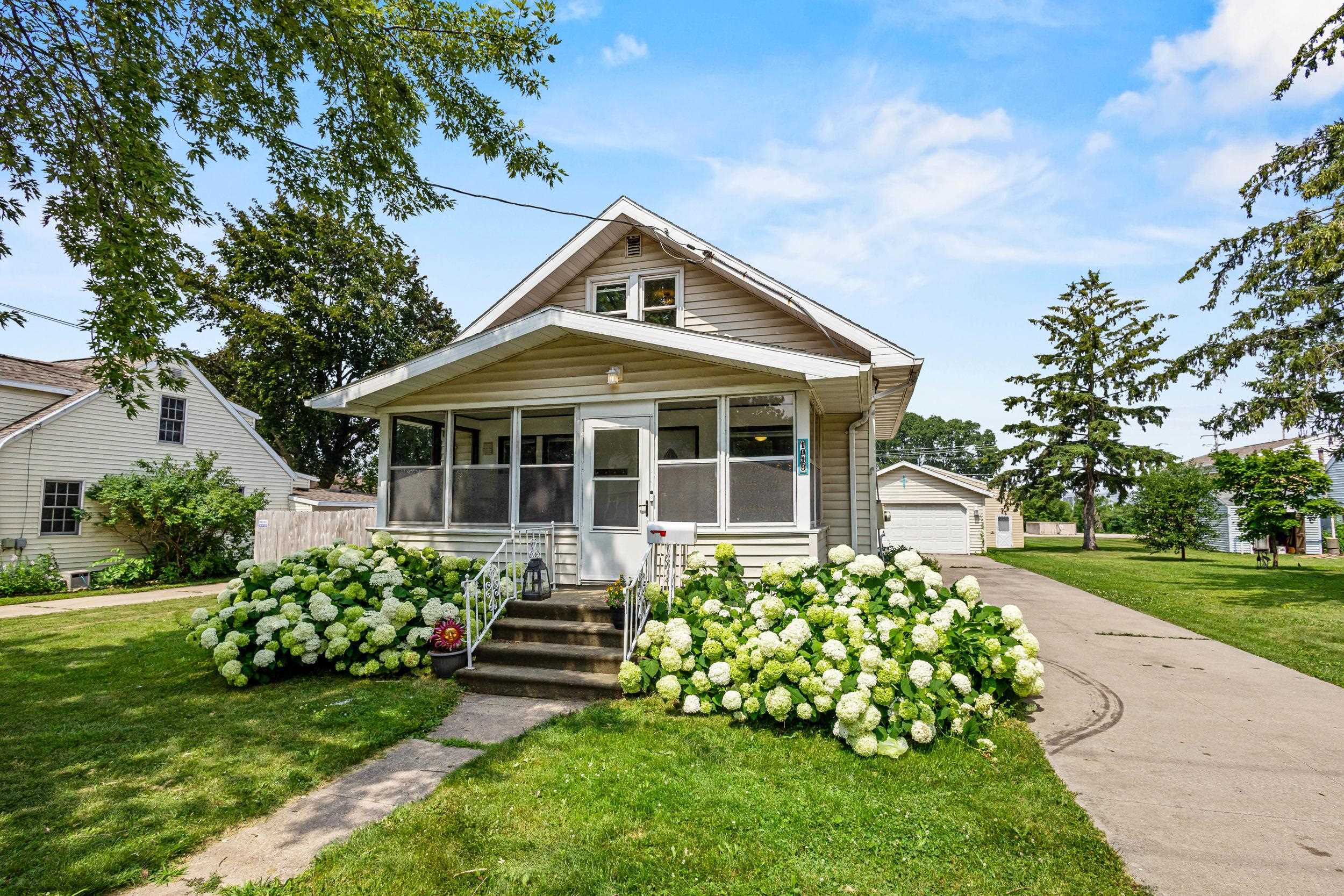 1019 Desnoyer St, Kaukauna, WI 54130