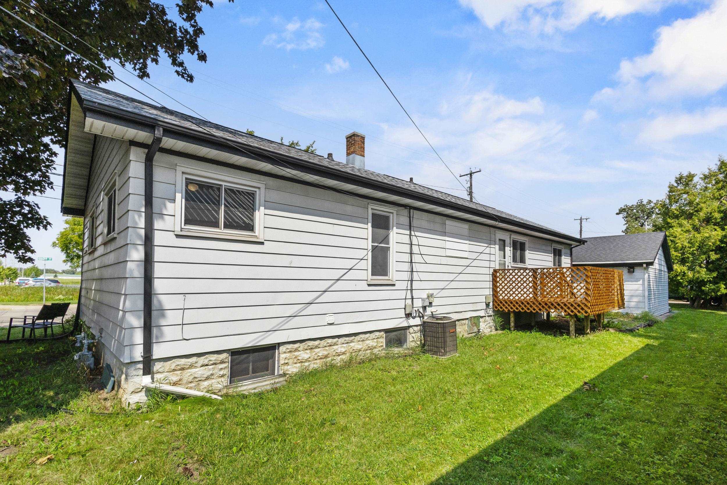 1222 Knapp St, Oshkosh, WI 54902
