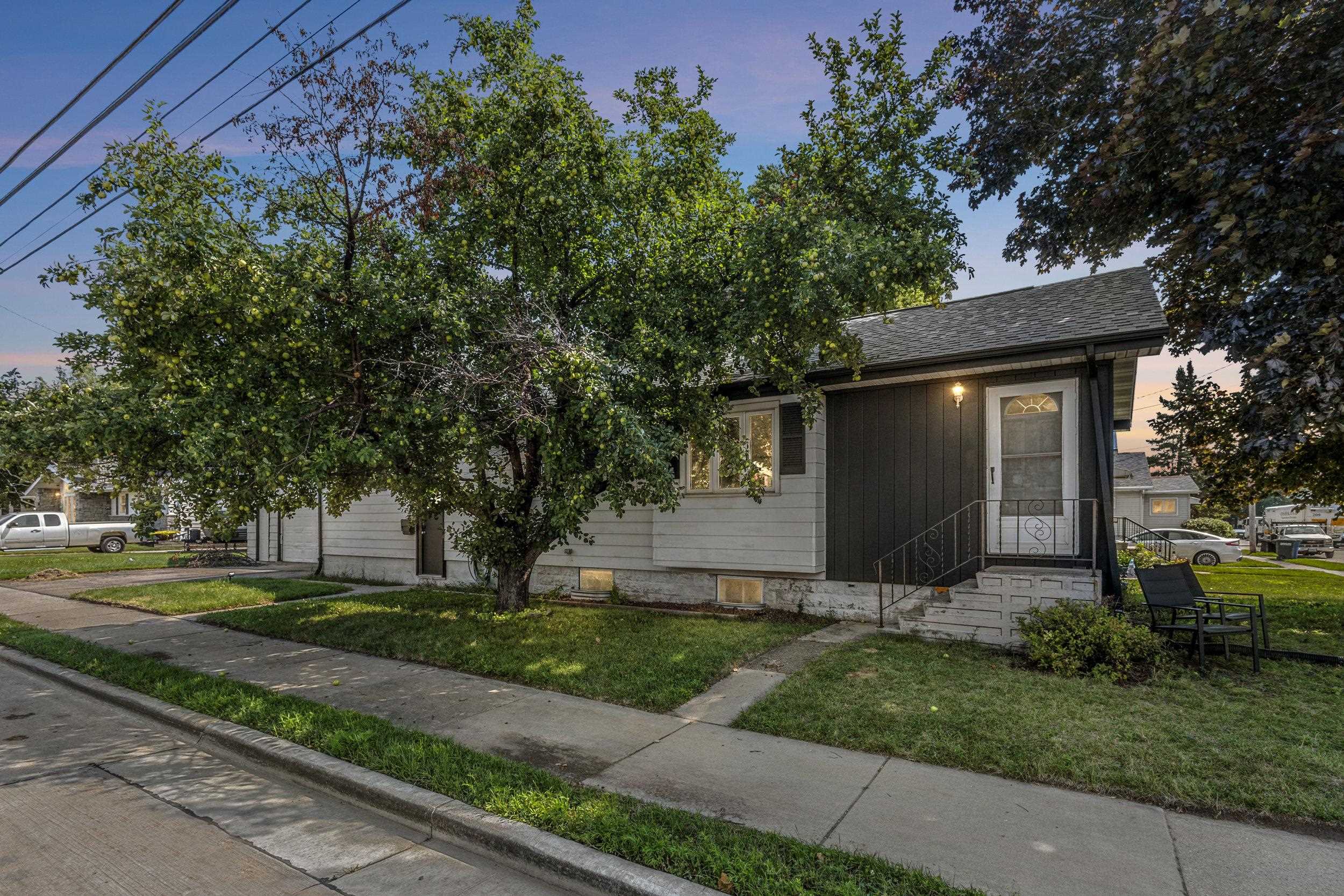 1222 Knapp St, Oshkosh, WI 54902