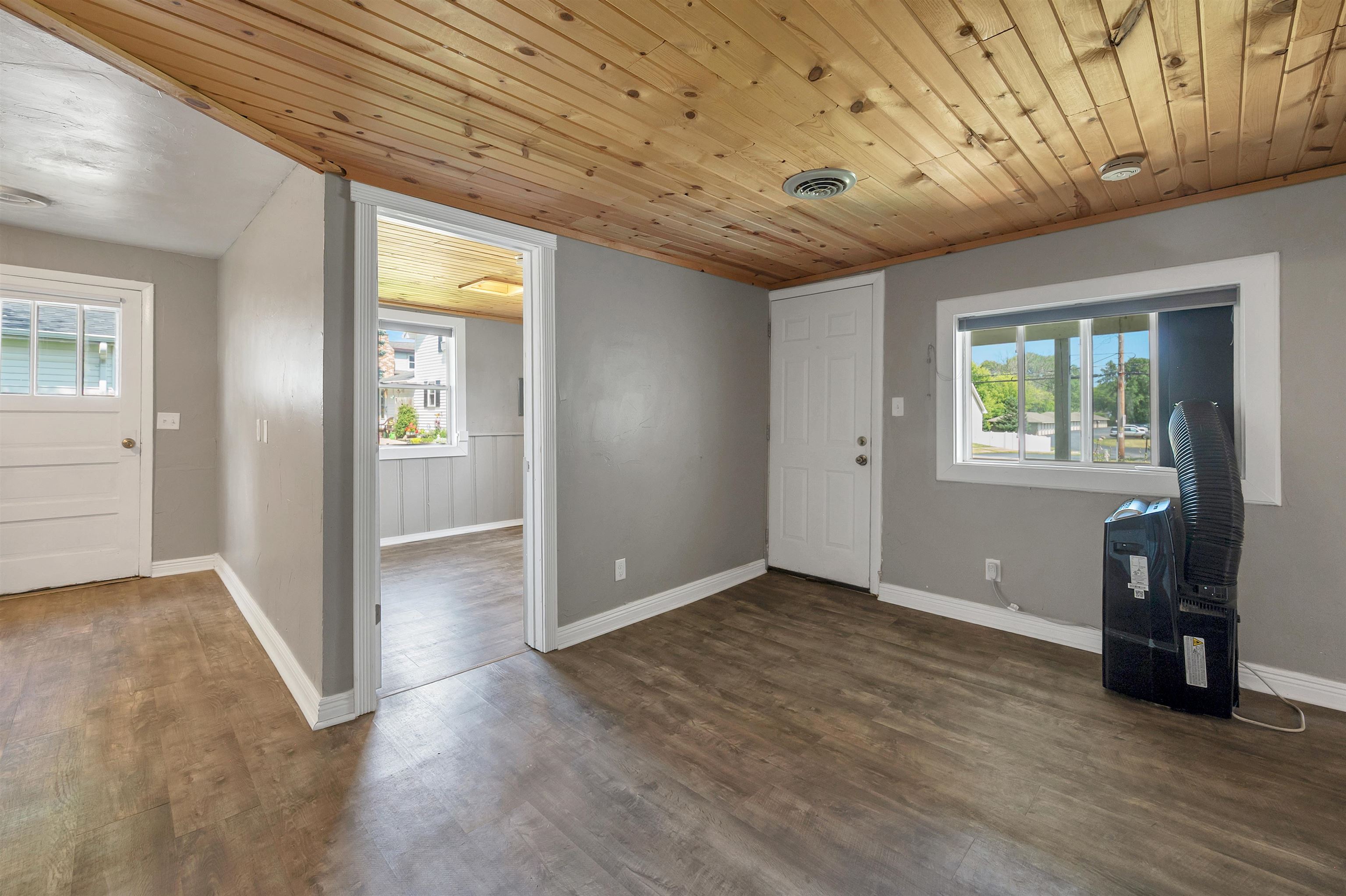 524 S 6th St, De Pere, WI 54115