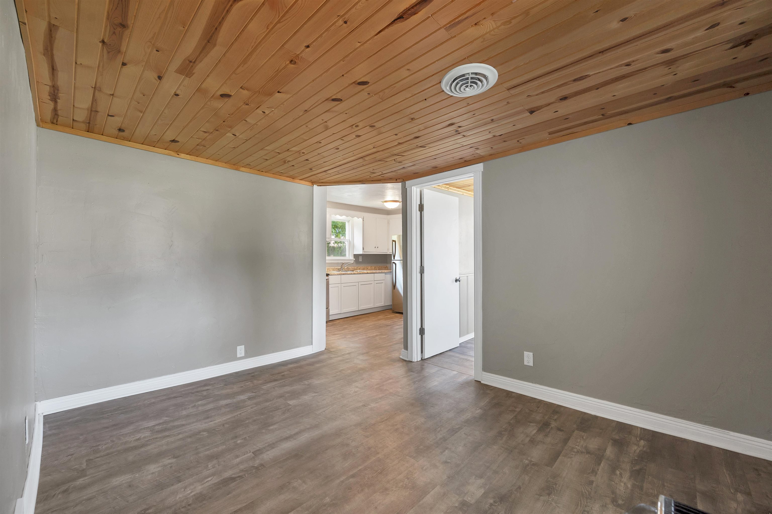 524 S 6th St, De Pere, WI 54115