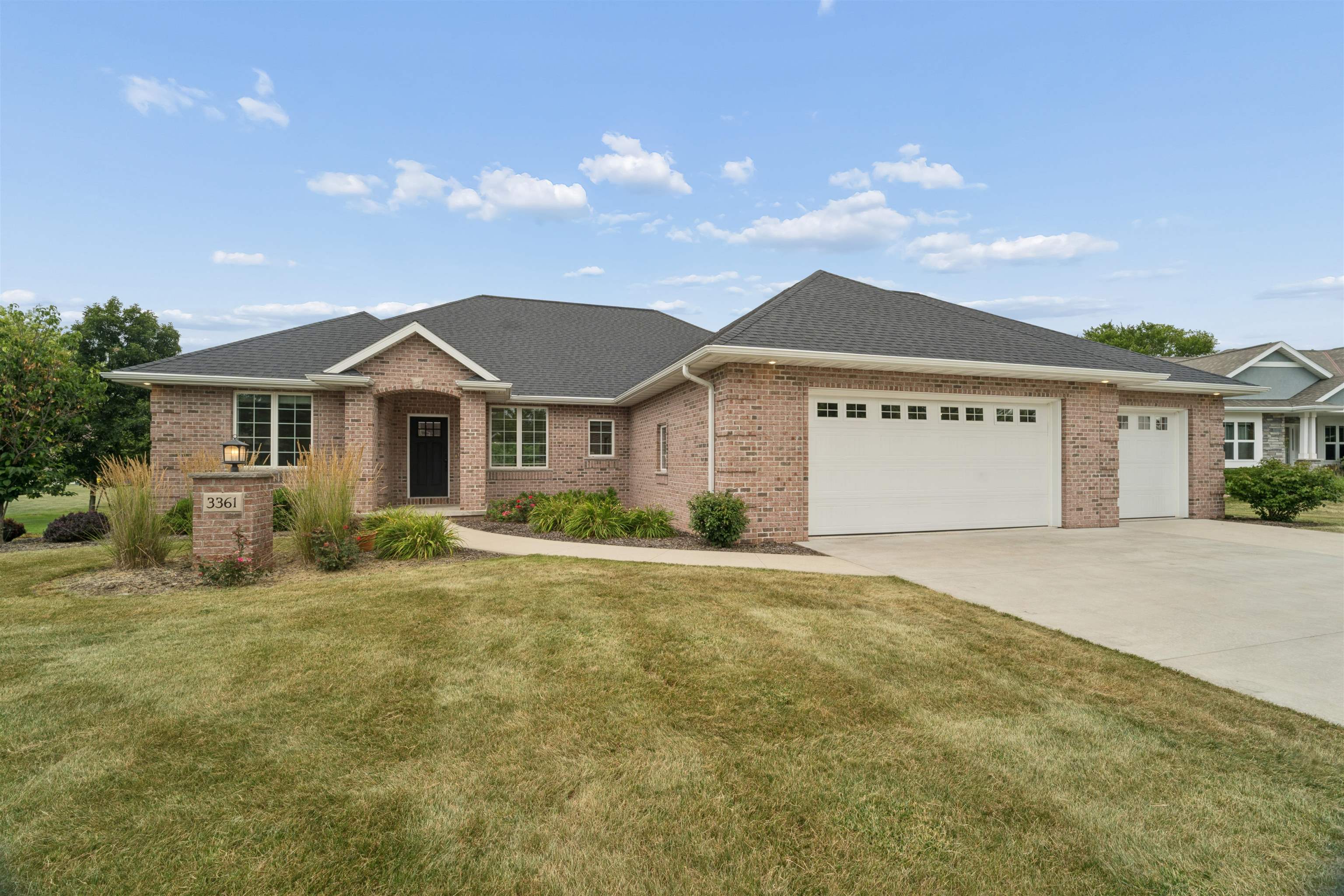 3361 Langdon St, Green Bay, WI 54311