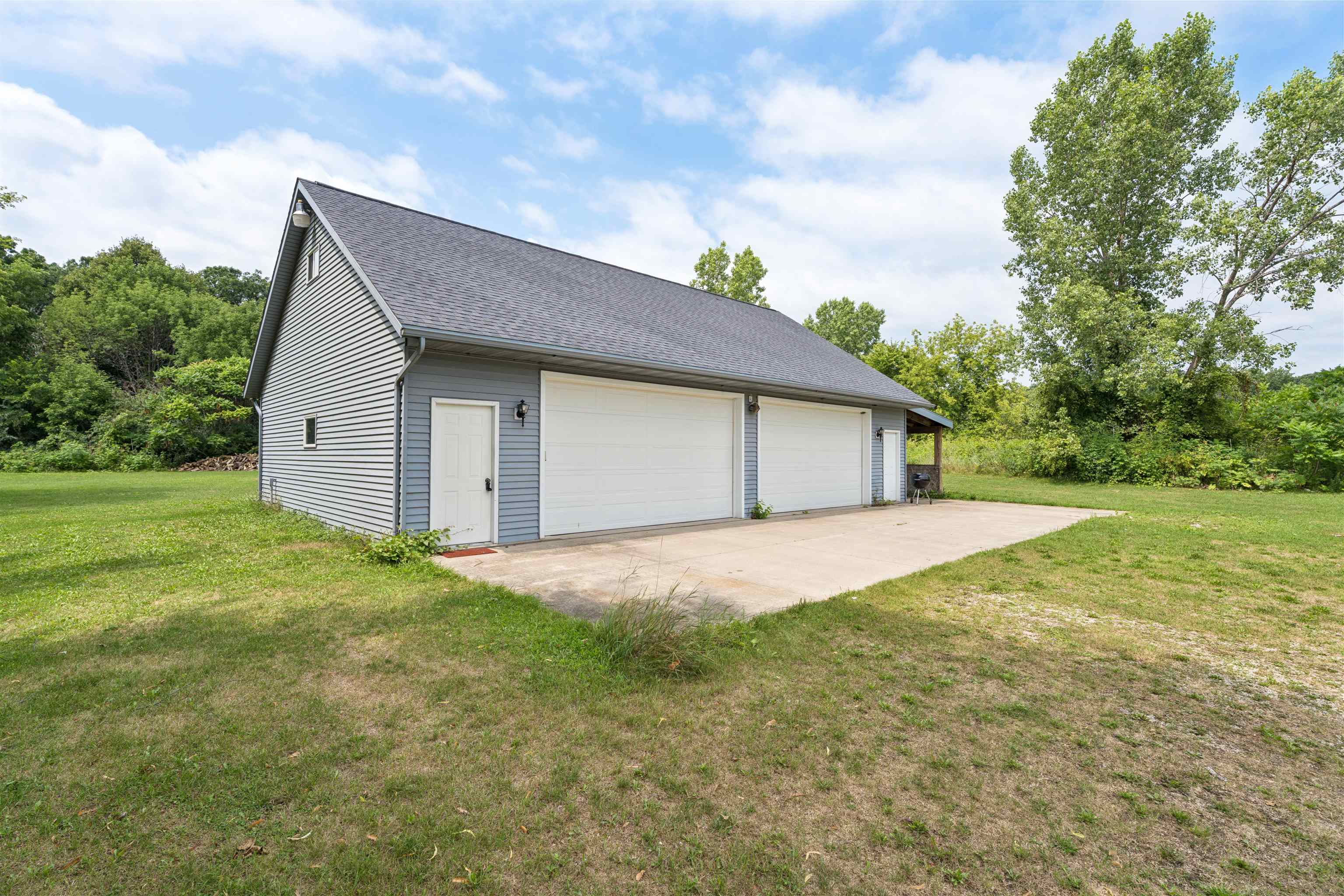 W5102 Carney Rd, Hilbert, WI 54129-0000