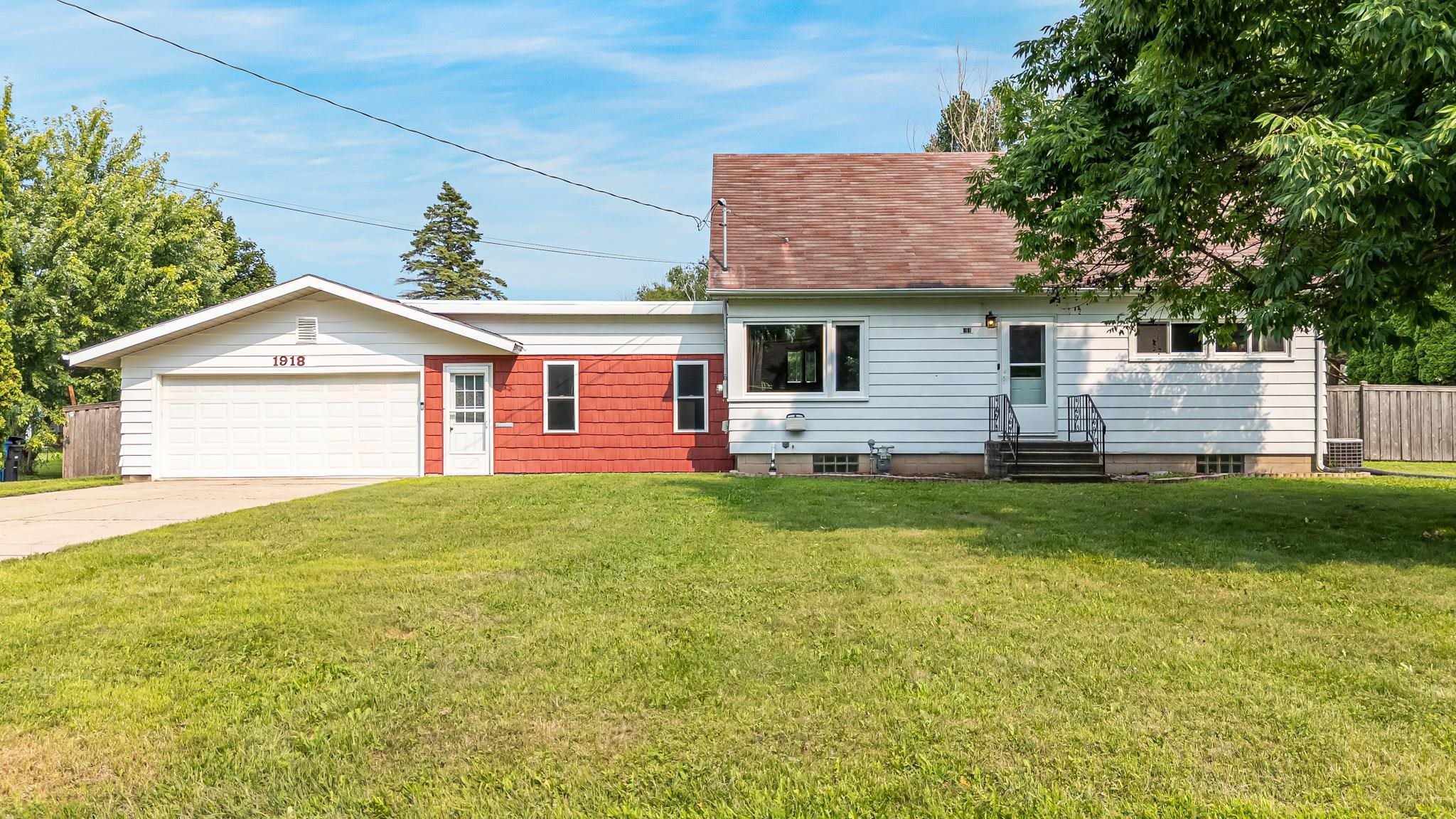1918 Alaska St, Oshkosh, WI 54902