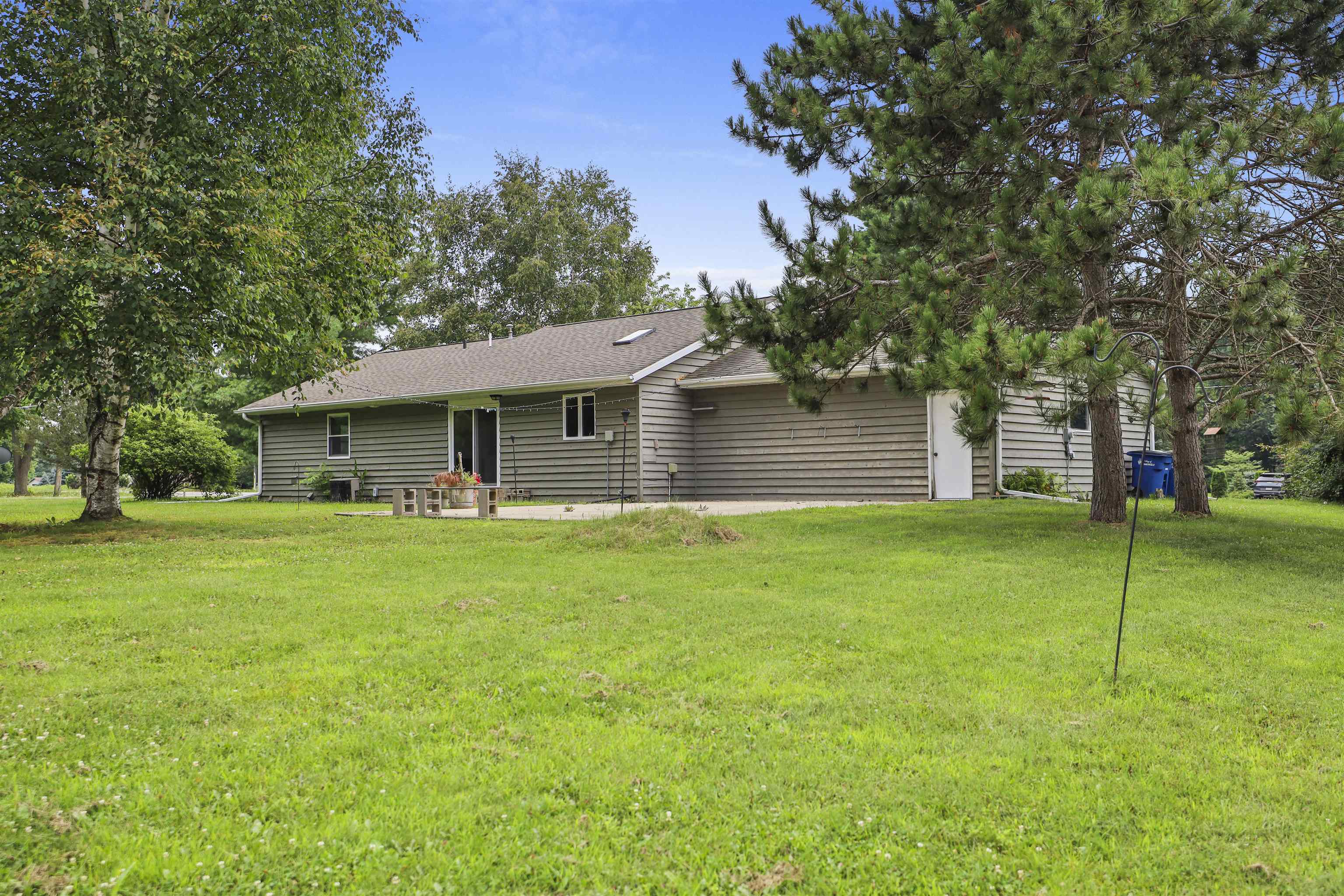 2100 Westline Rd, Green Bay, WI 54313