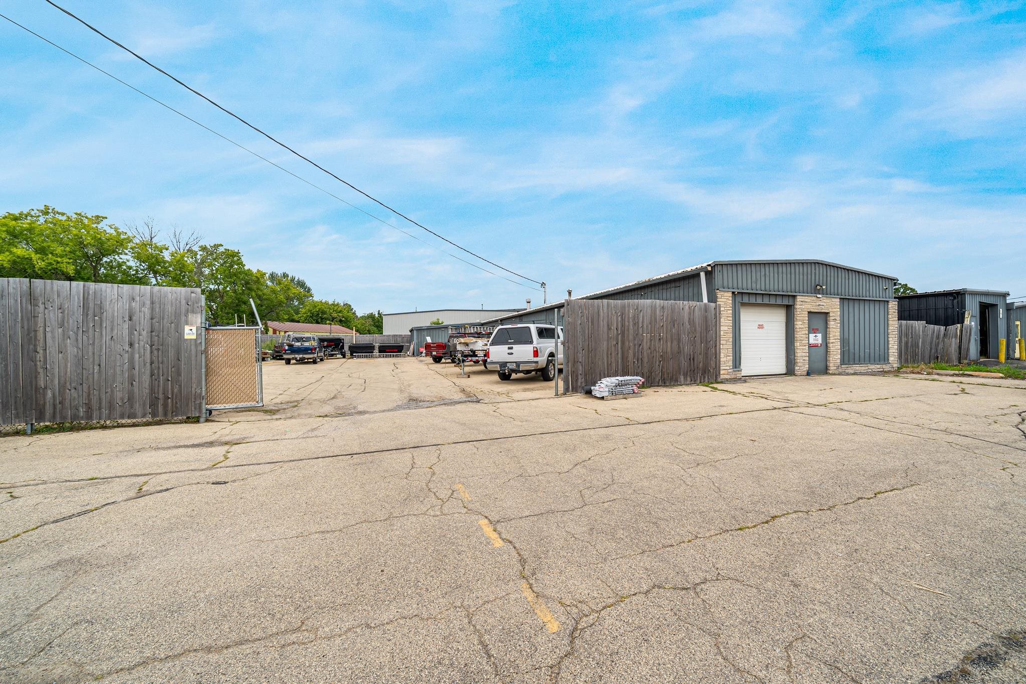 2825 Bowen St, Oshkosh, WI 54901