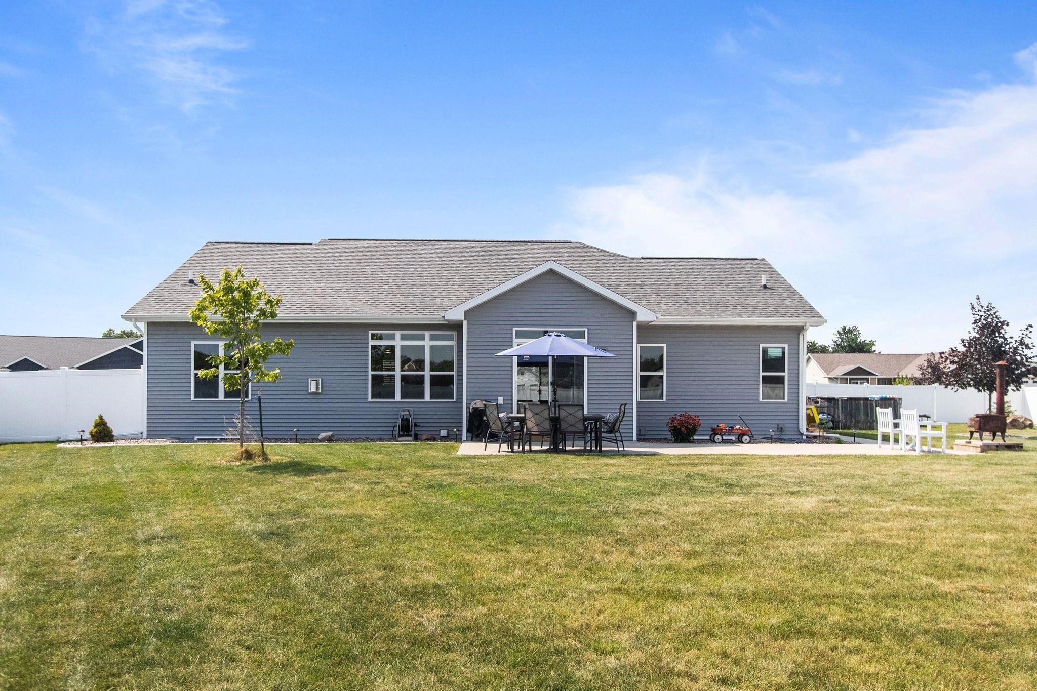 2818 W Hidden Pine Dr, Appleton, WI 54913
