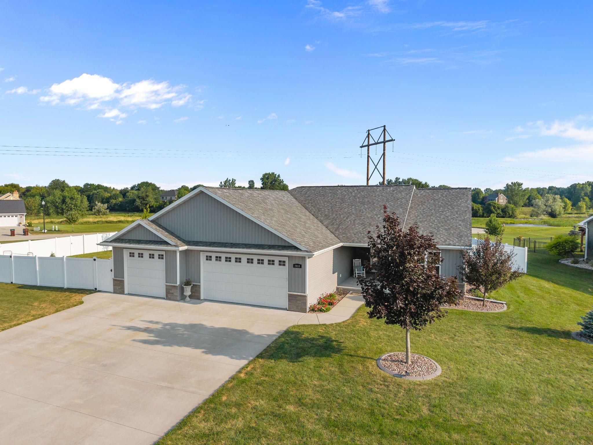 2818 W Hidden Pine Dr, Appleton, WI 54913