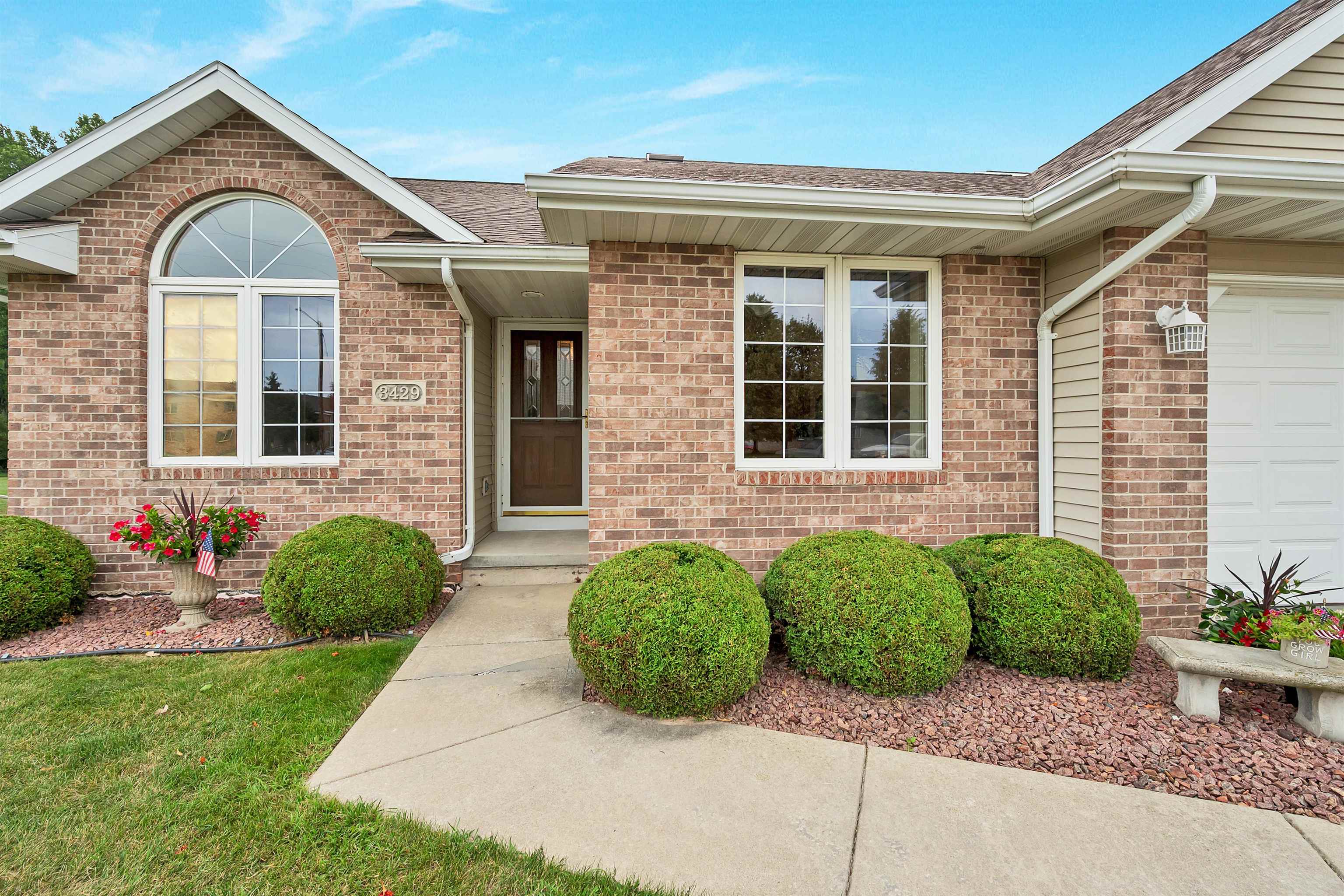 3429 East River Dr, Green Bay, WI 54301