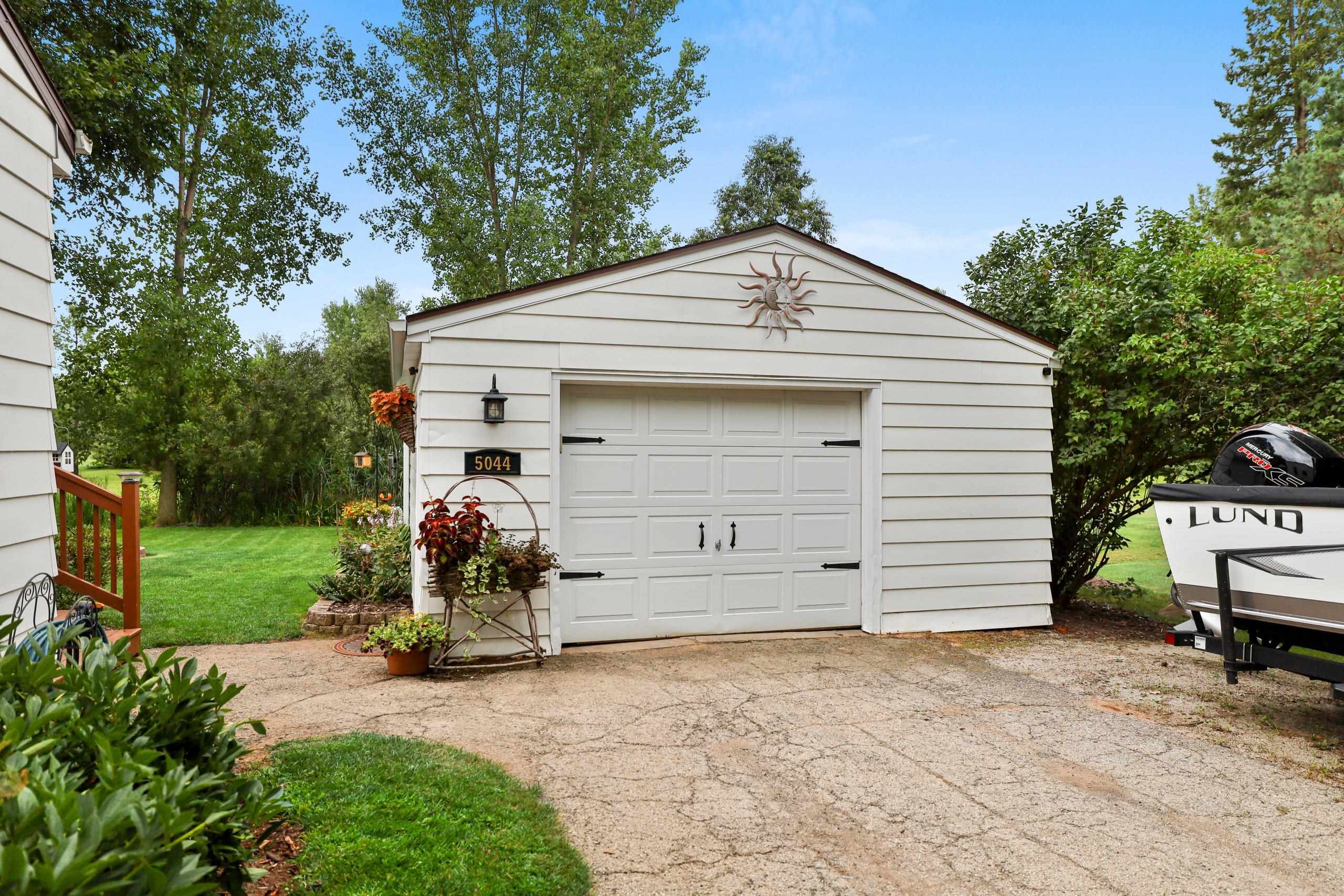 5044 E Ronsman Rd, New Franken, WI 54229-9579