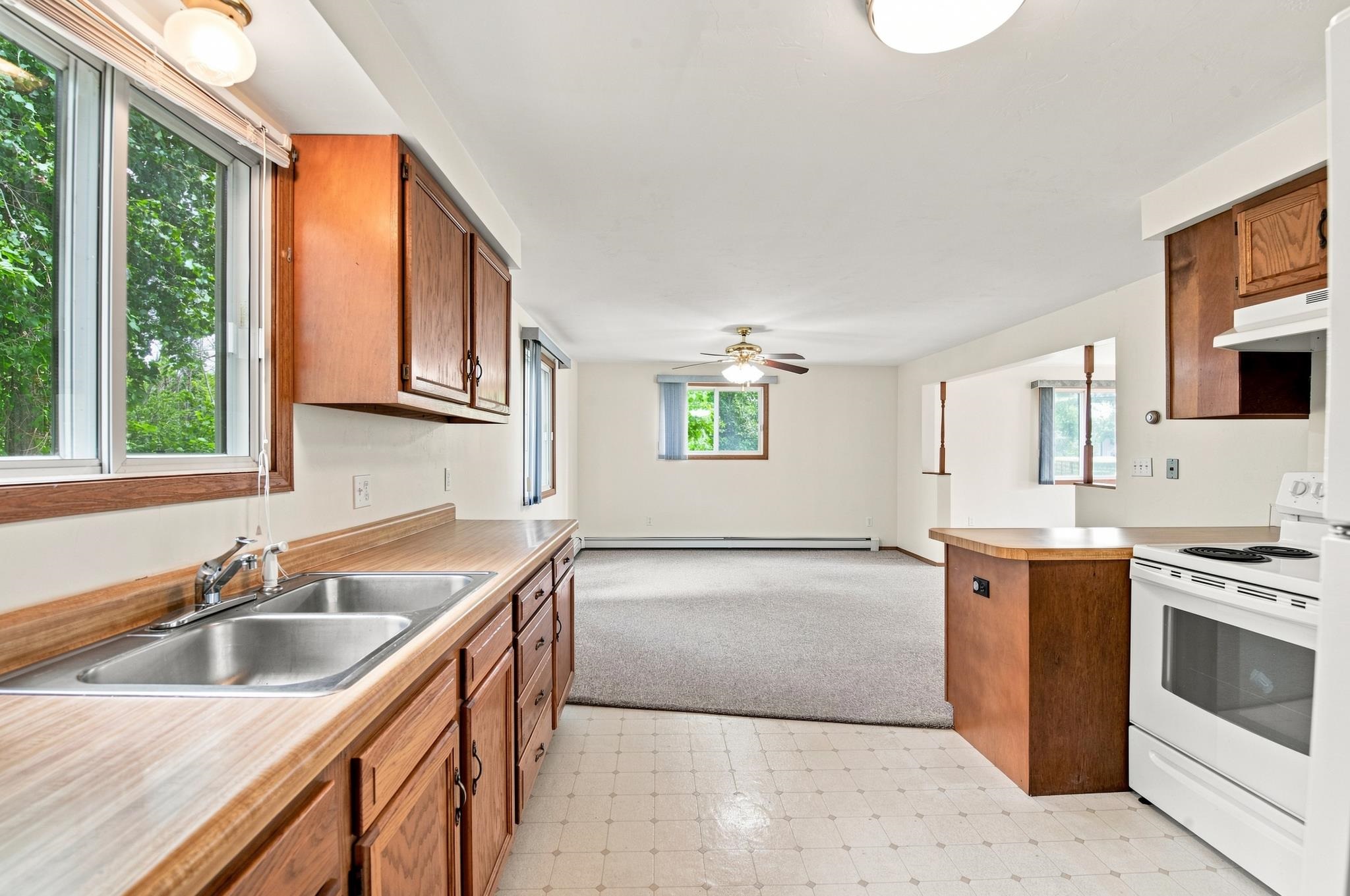 2380 Riverview Dr, Green Bay, WI 54313-6707