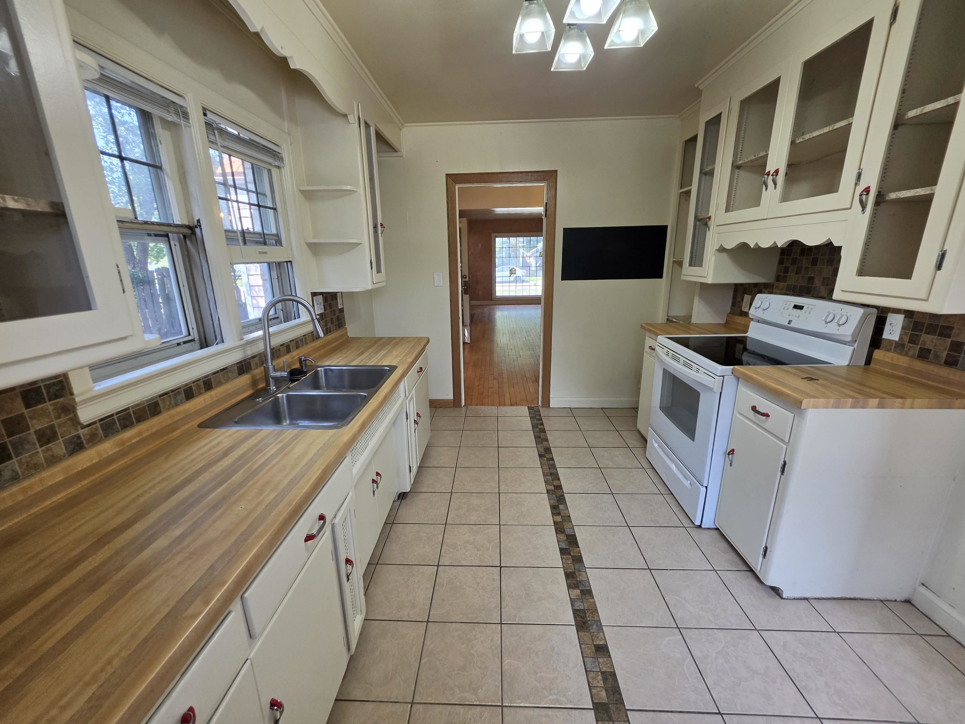 714 S Lafayette St, Shawano, WI 54166-2816
