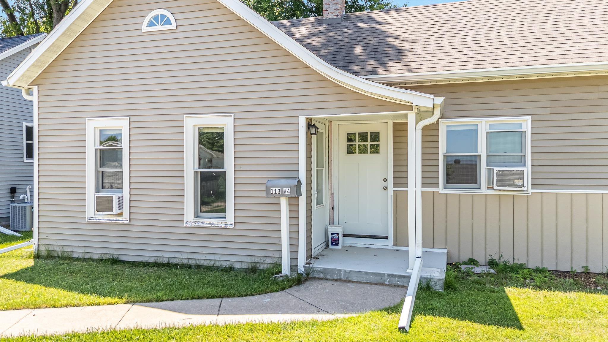 113 W 4th St, Kaukauna, WI 54130