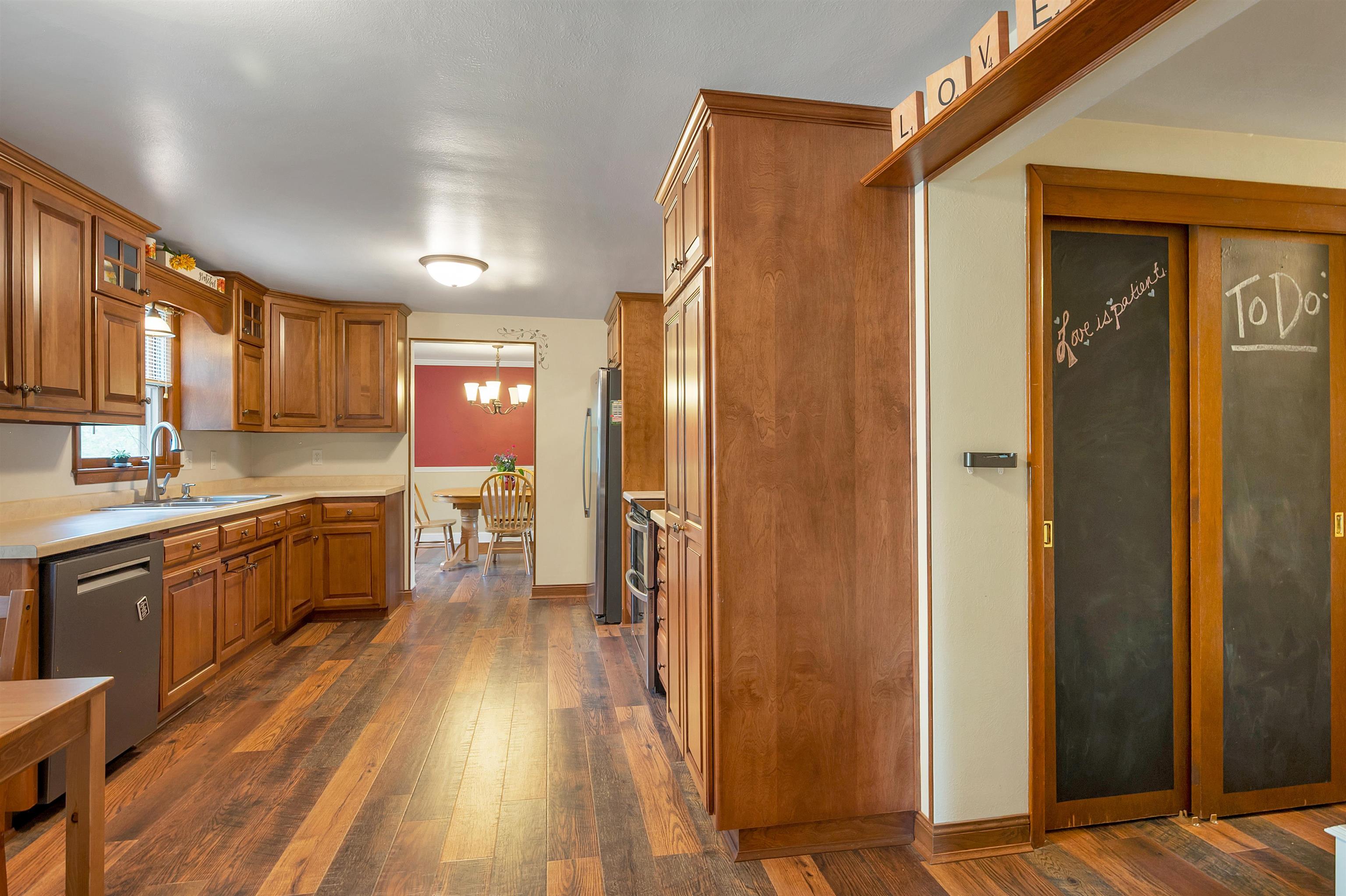 611 Waubaunuqua Trl, De Pere, WI 54115