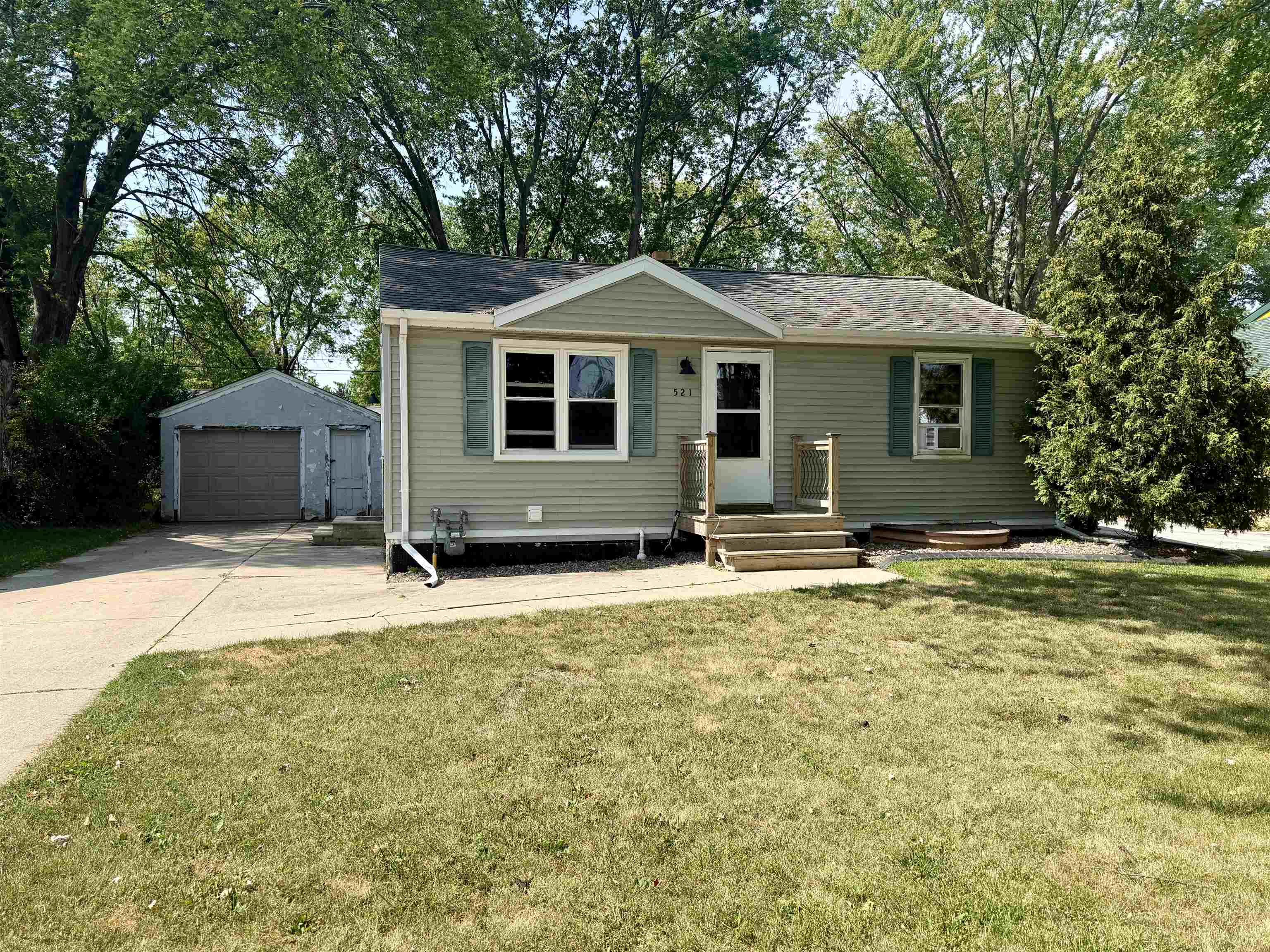 521 Cottage Grove Ave, Green Bay, WI 54304
