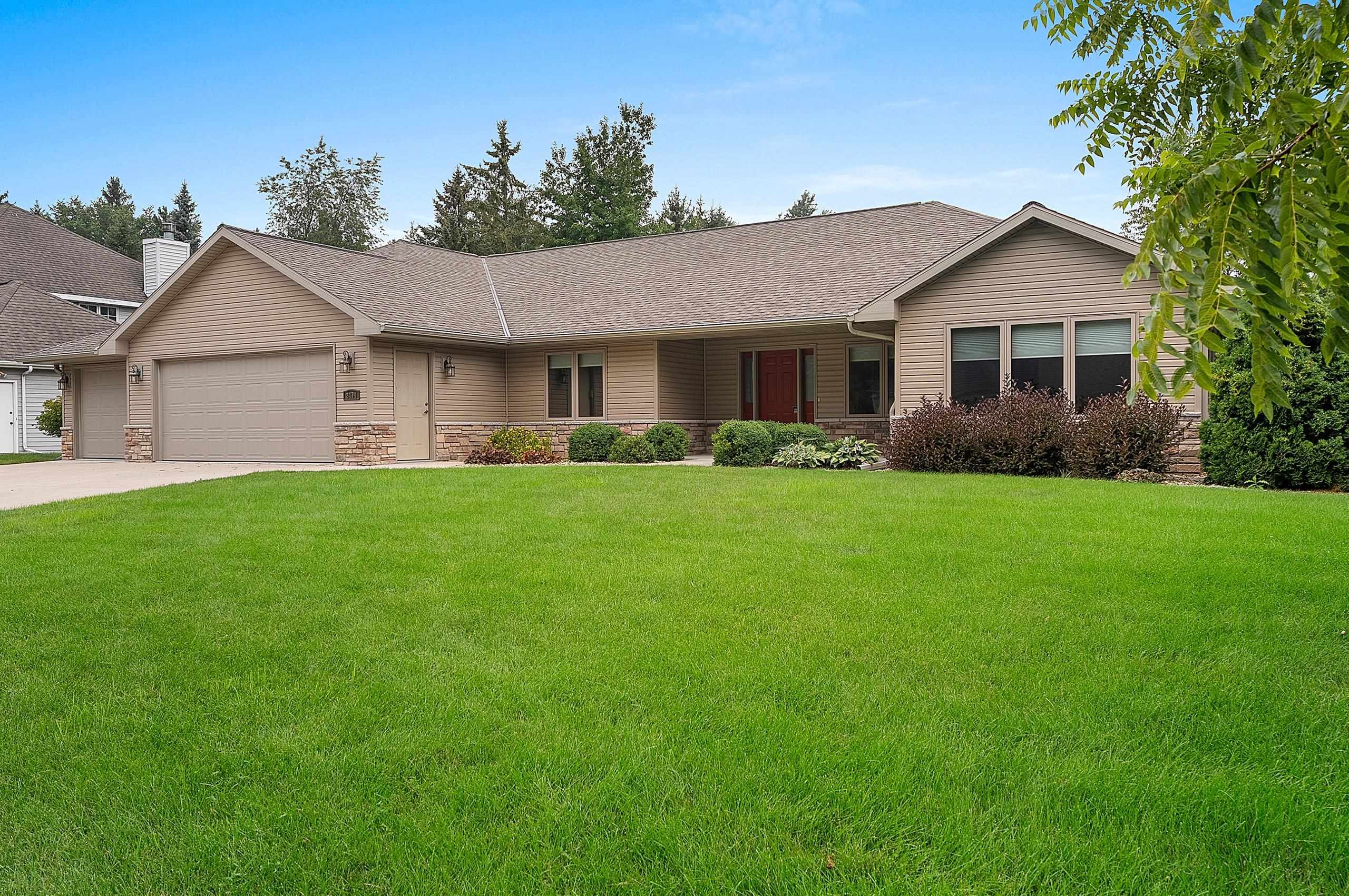 2474 Shady Oak Dr, Green Bay, WI 54304