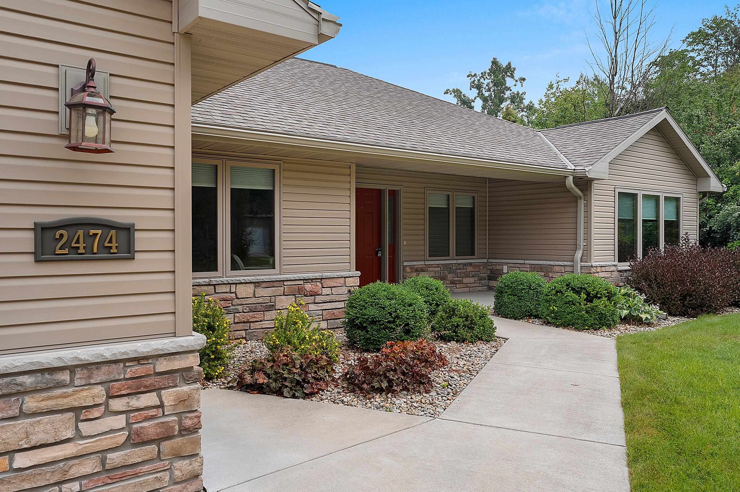 2474 Shady Oak Dr, Green Bay, WI 54304