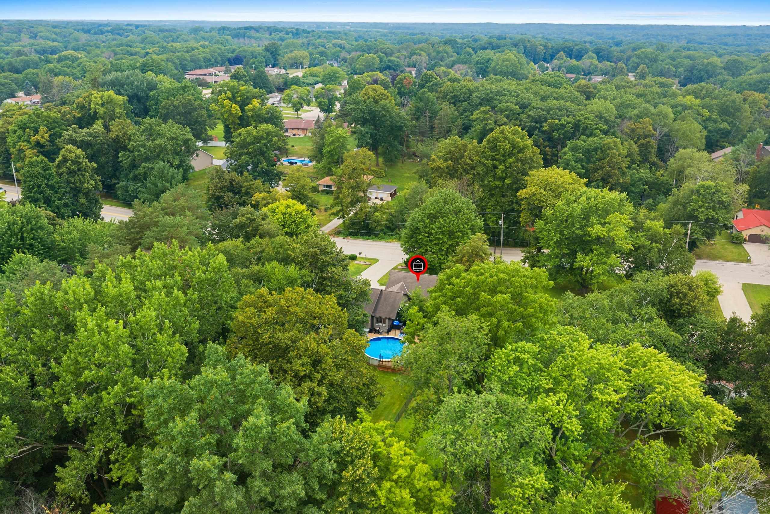 915 La Count Rd, Green Bay, WI 54313