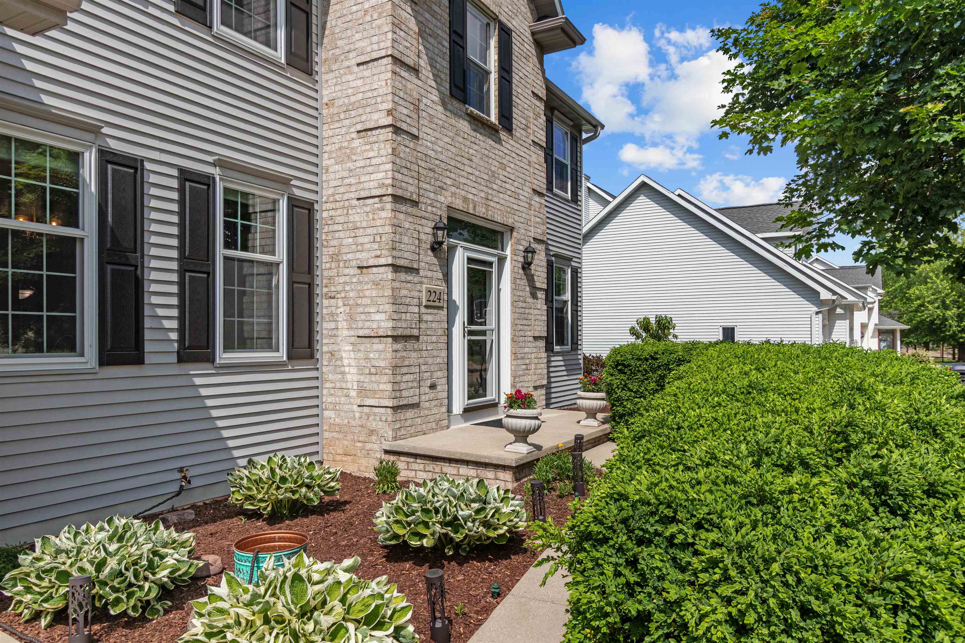 224 E Carrington Ln, Appleton, WI 54913