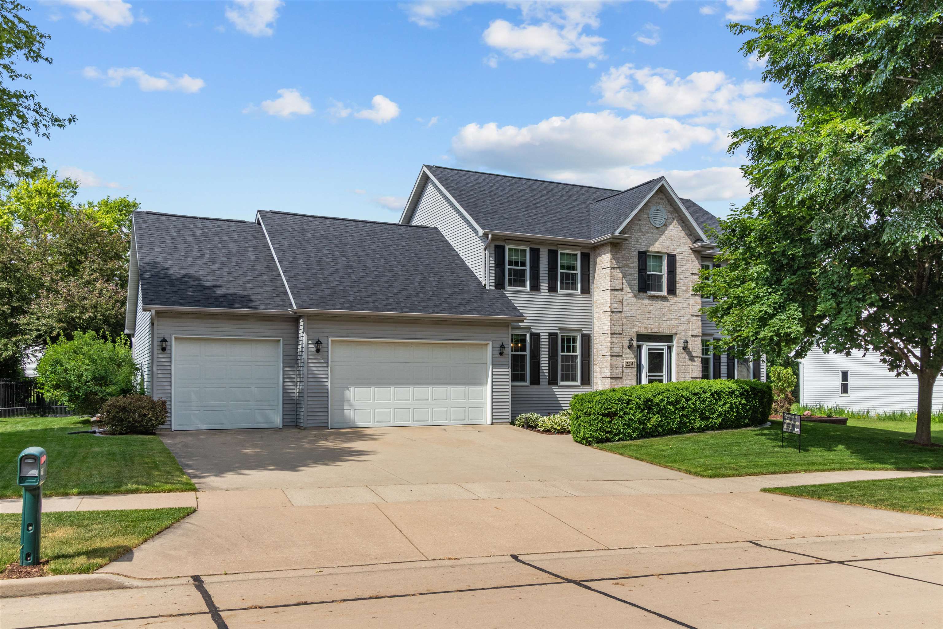 224 E Carrington Ln, Appleton, WI 54913
