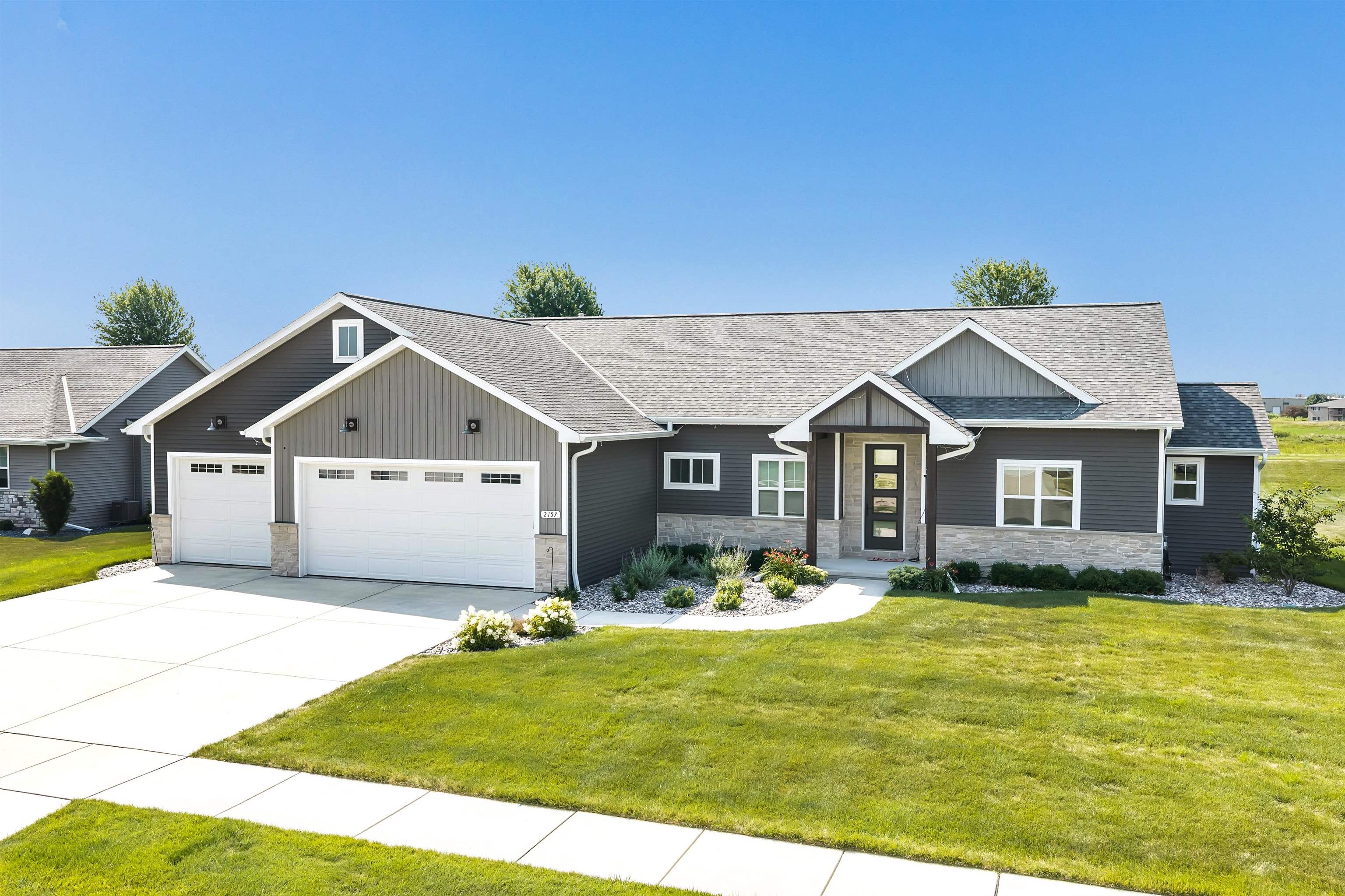 2157 Fox Point Cir, De Pere, WI 54115