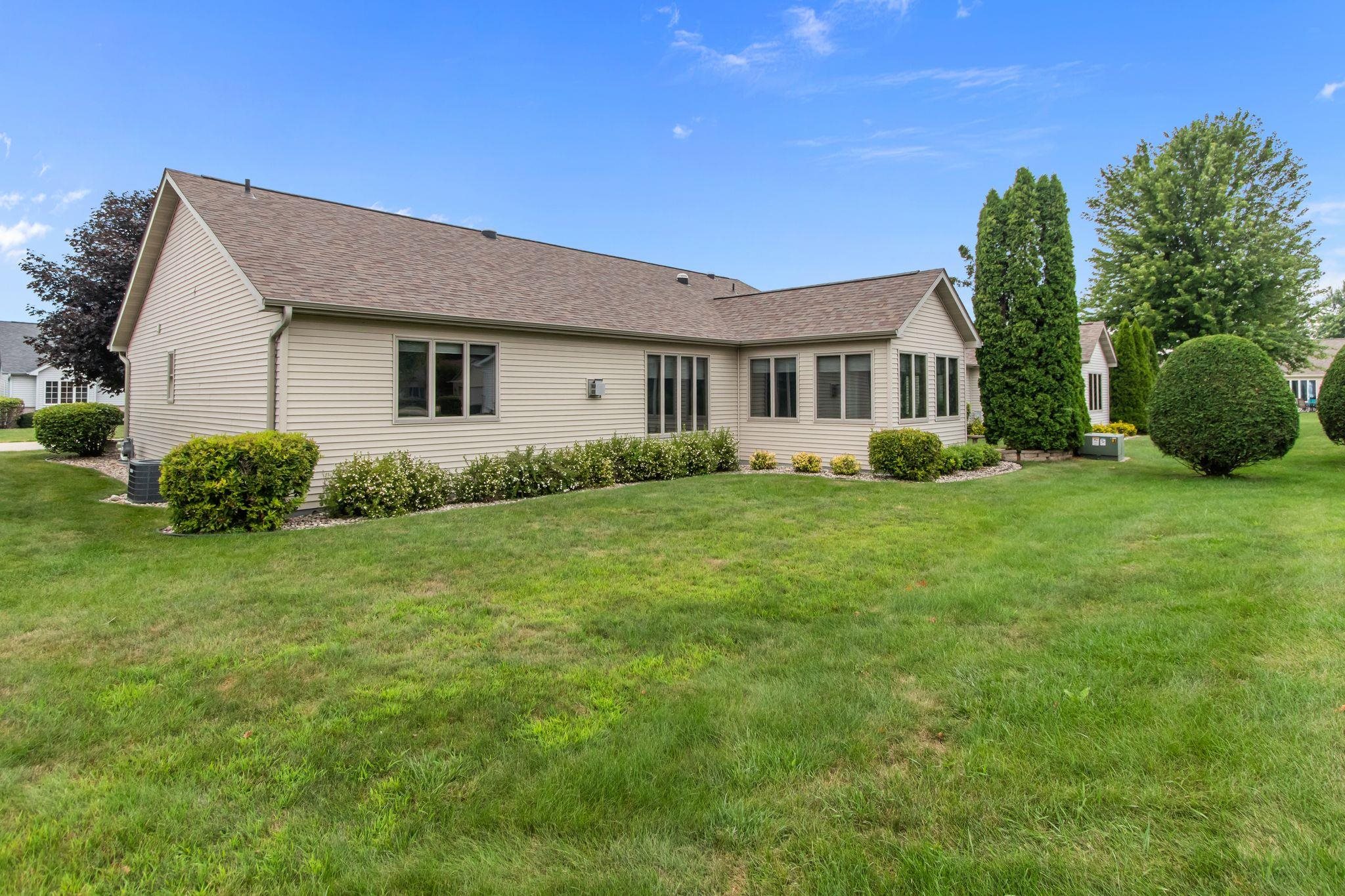 44 Penbrook Cir, Appleton, WI 54913