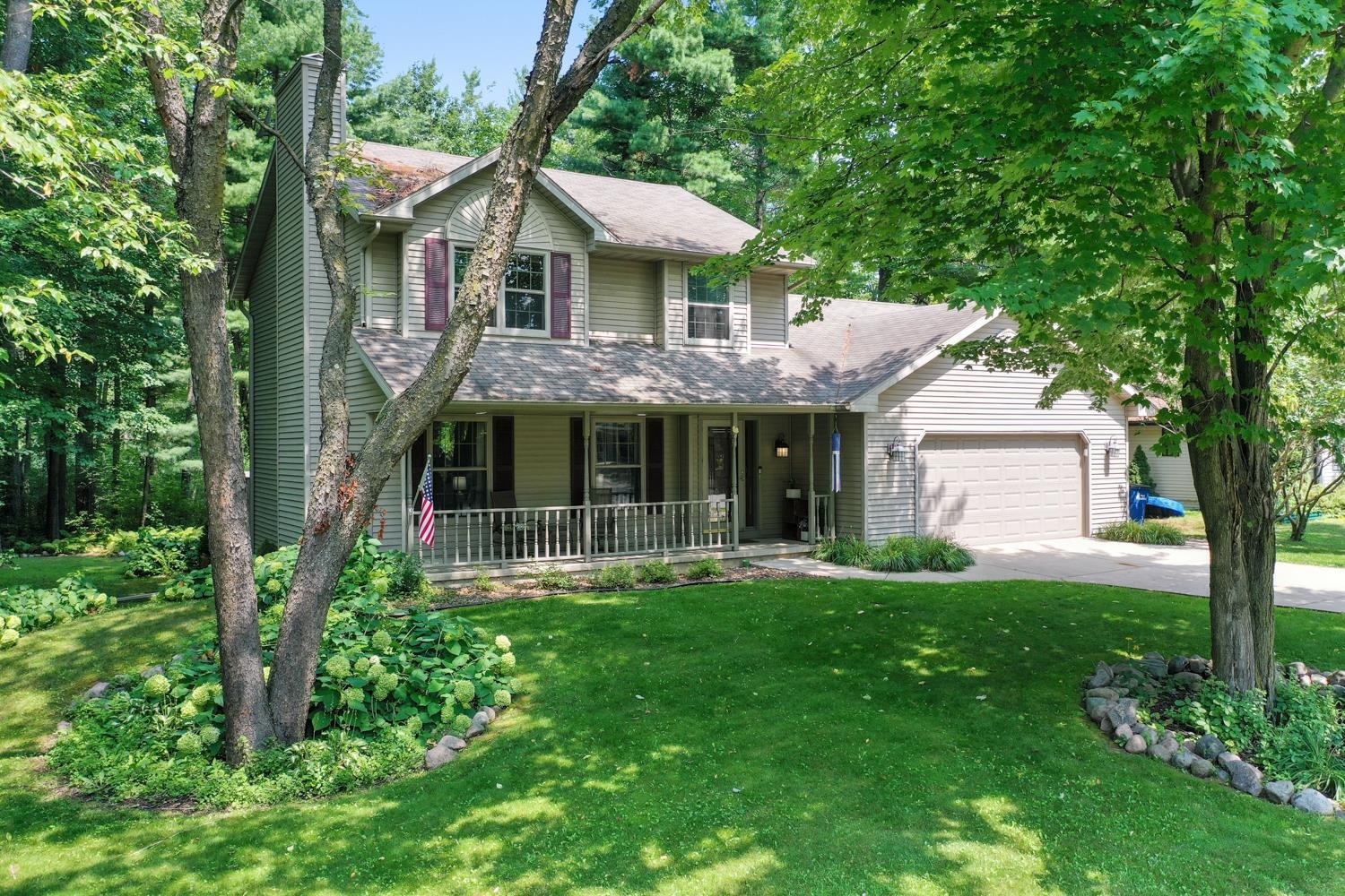 1744 Ives Ln, Suamico, WI 54173-7700