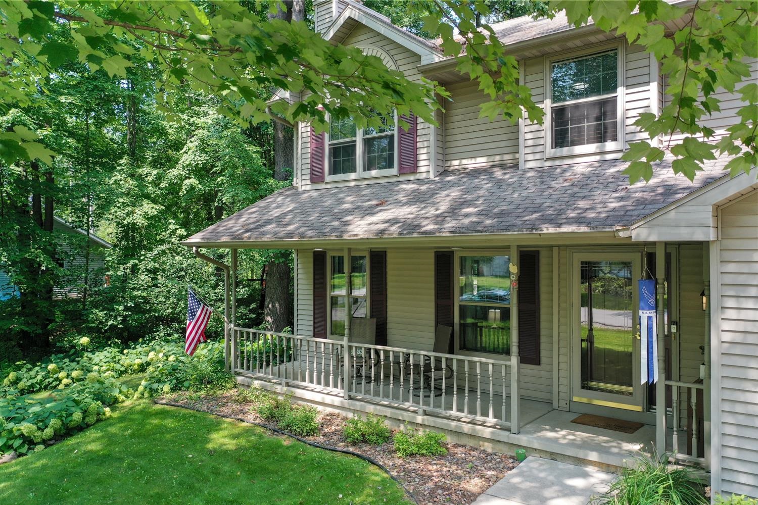 1744 Ives Ln, Suamico, WI 54173-7700