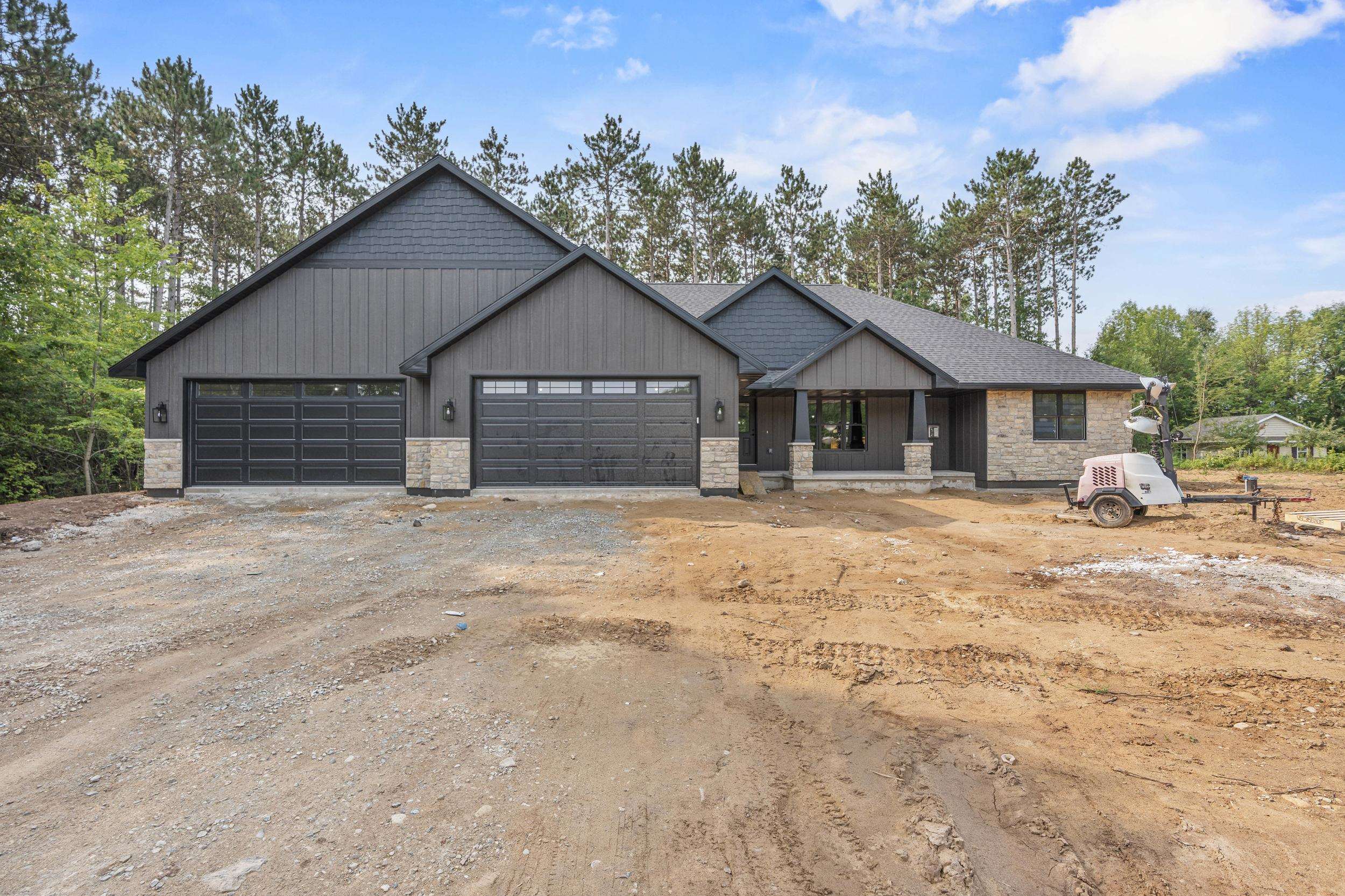 3141 High Country Ct, Suamico, WI 54313