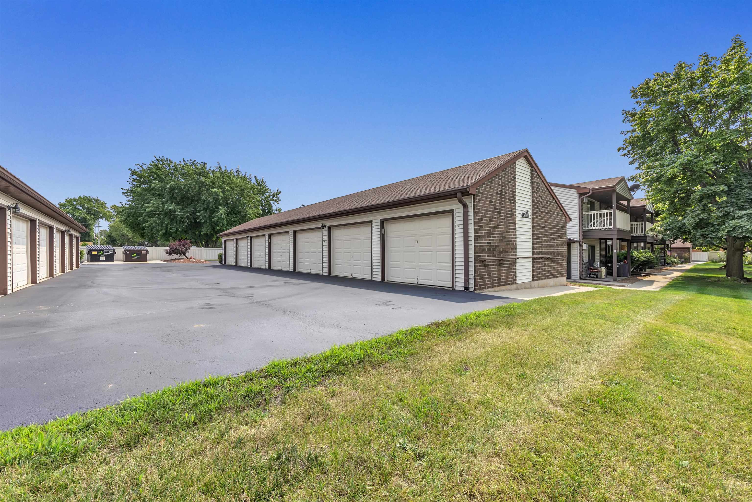 1045 Marvelle Ln #B1, Green Bay, WI 54304