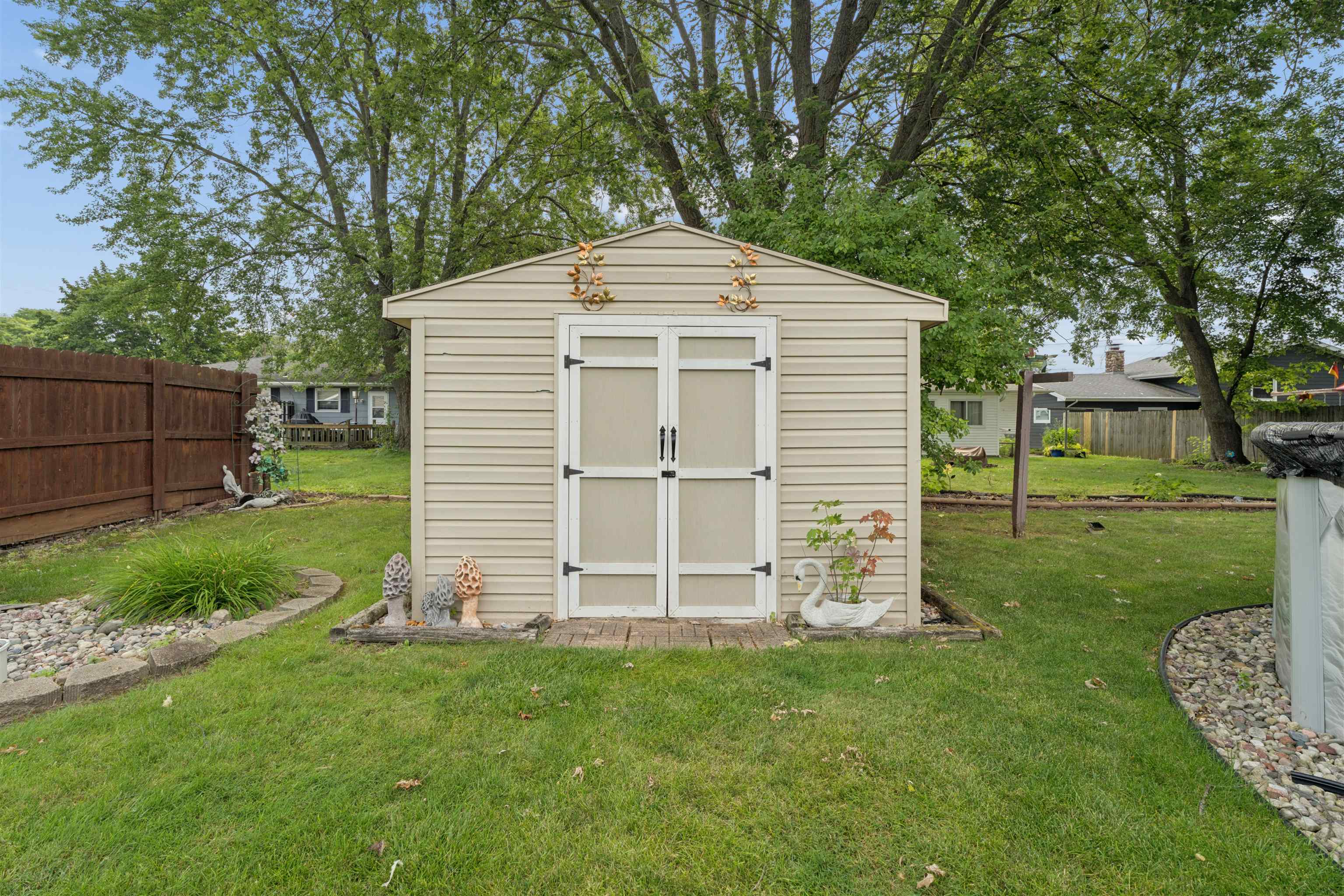 1045 Grove St, Menasha, WI 54952
