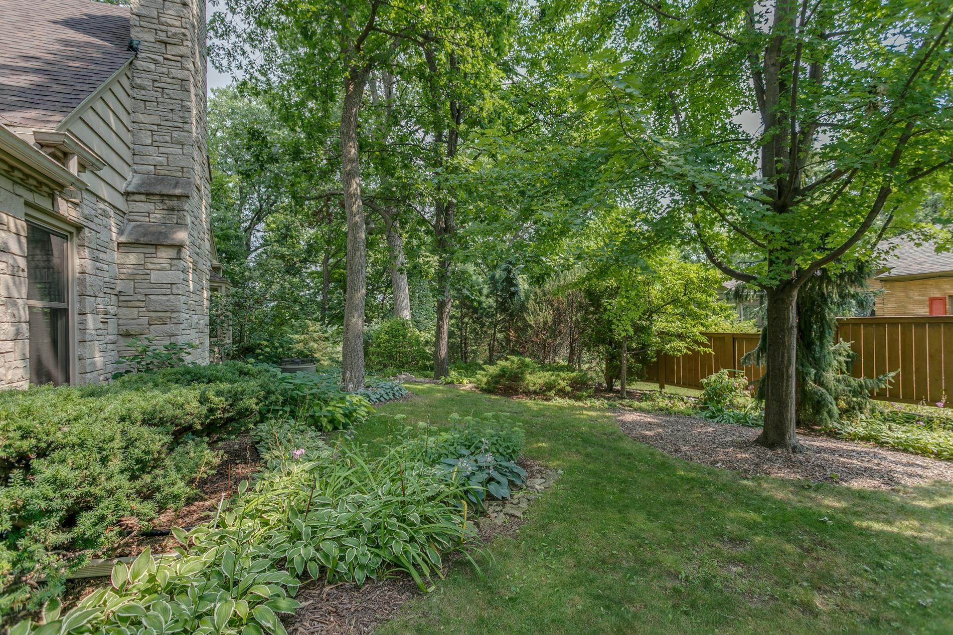 1520 Oakcrest Ct, Appleton, WI 54914