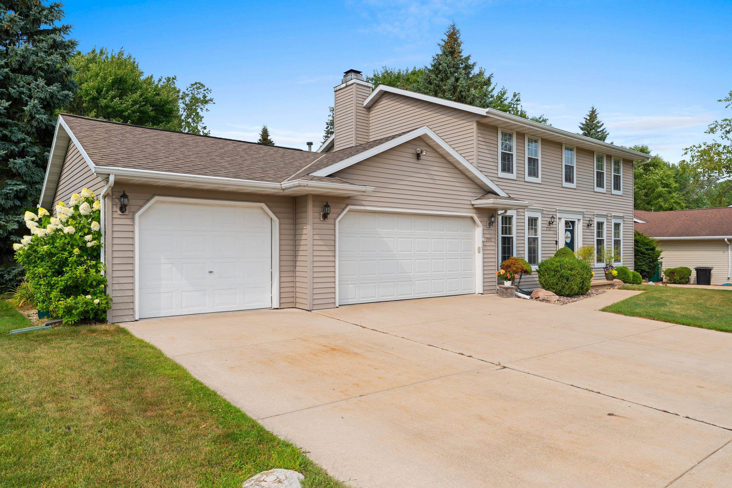 2906 Sunray Ln, Green Bay, WI 54313