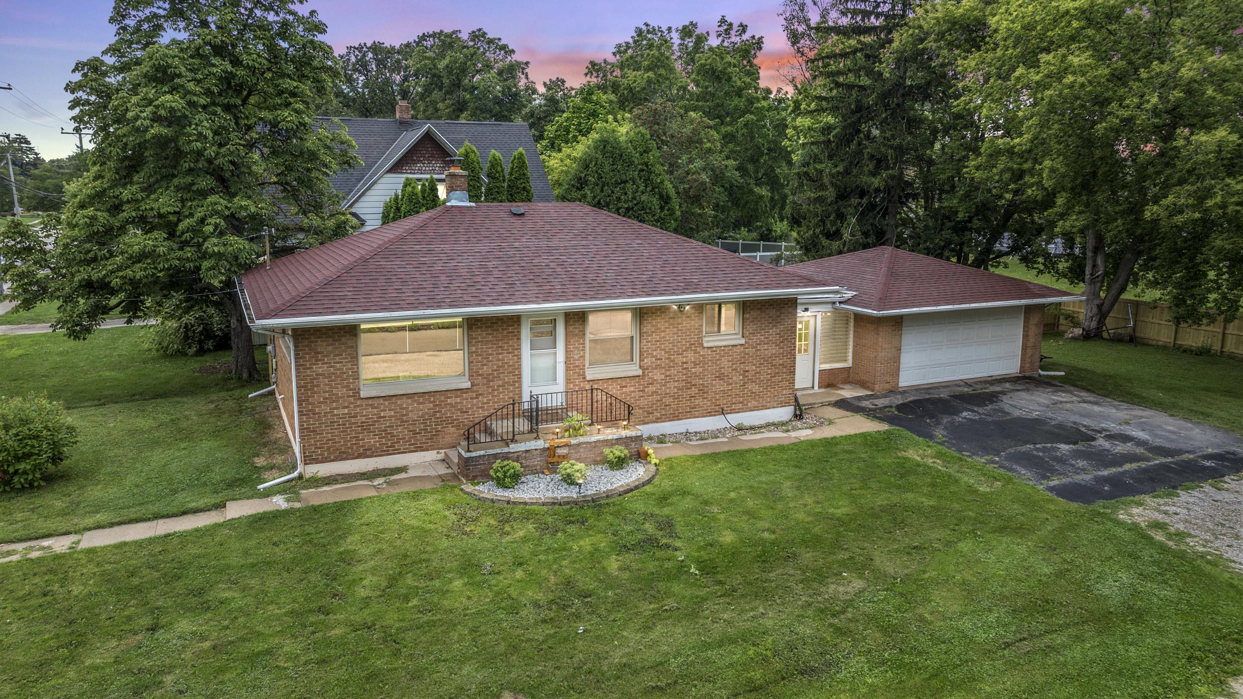 1412 W 9th Ave, Oshkosh, WI 54902