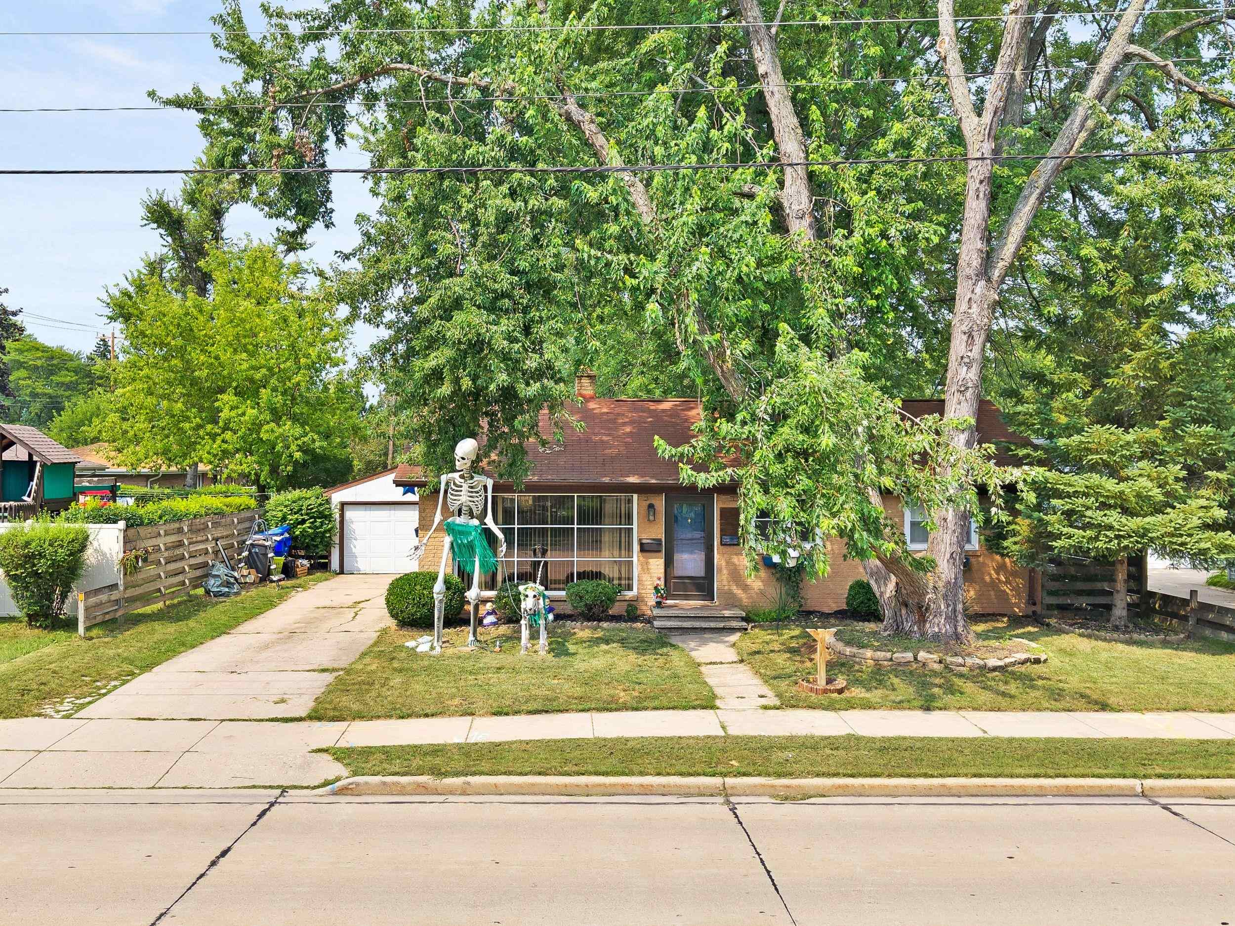 1818 E College Ave, Appleton, WI 54915
